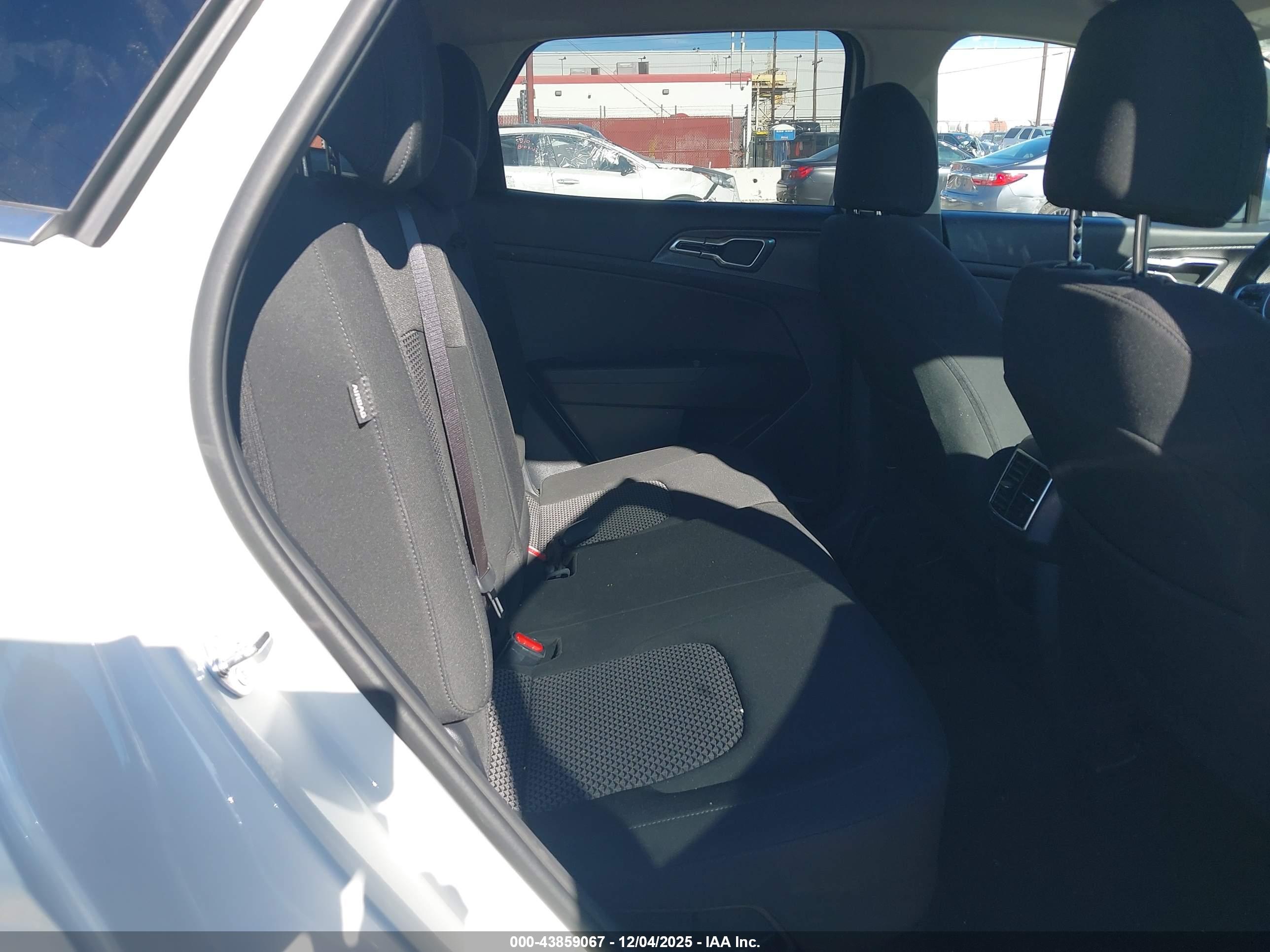 KIA SPORTAGE image 8