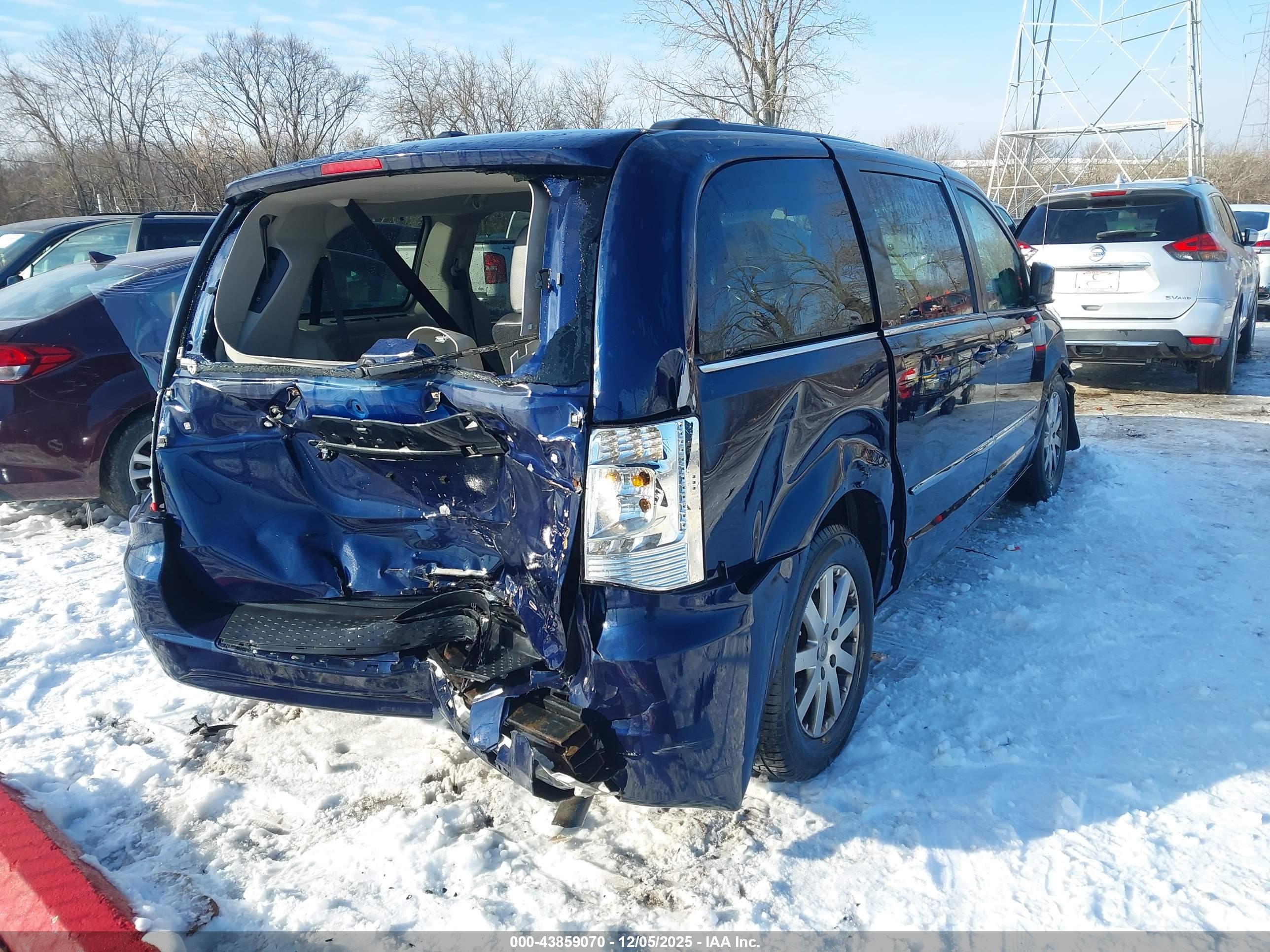 CHRYSLER TOWN image 6
