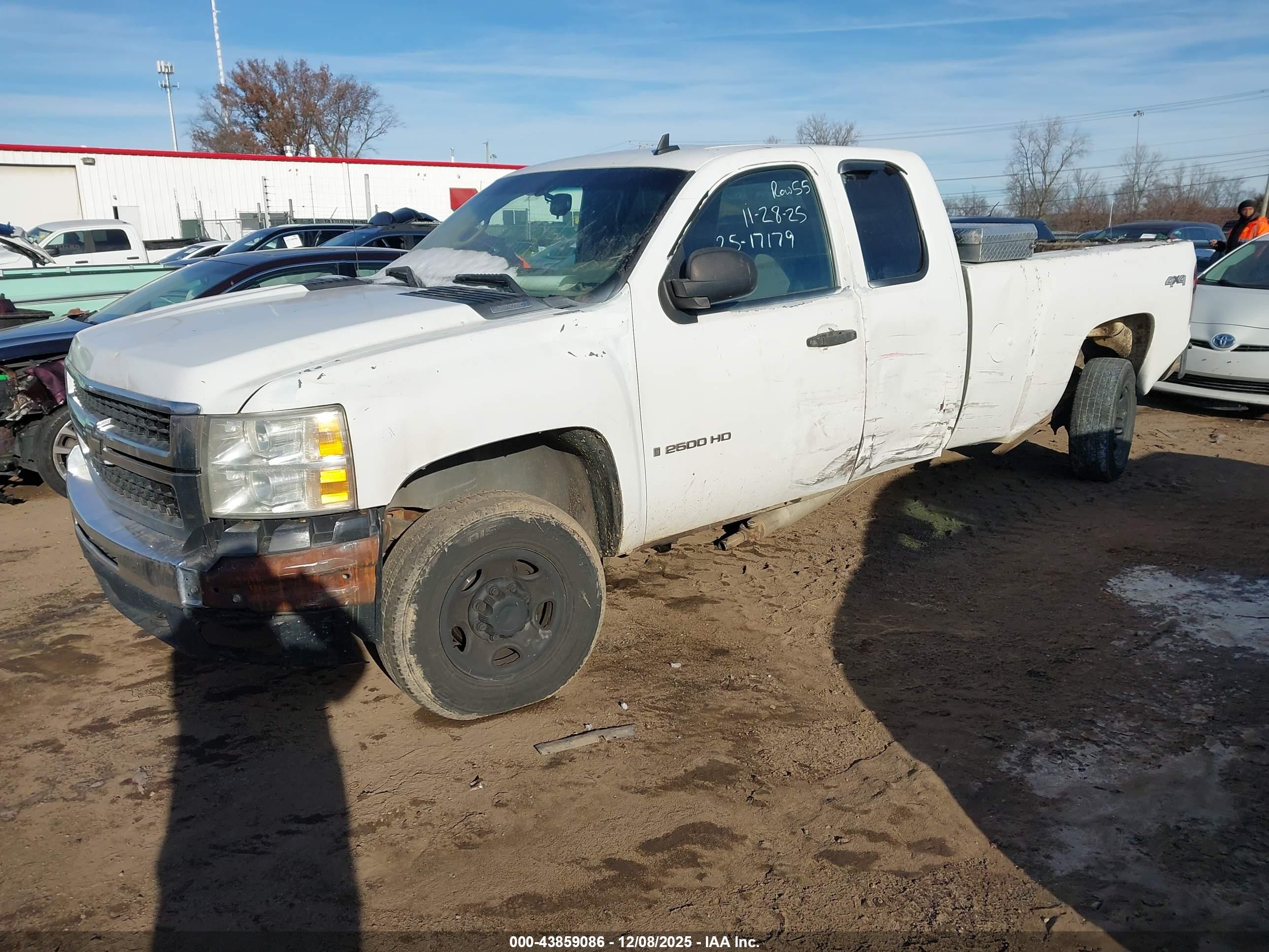 CHEVROLET SILVERADO image 2