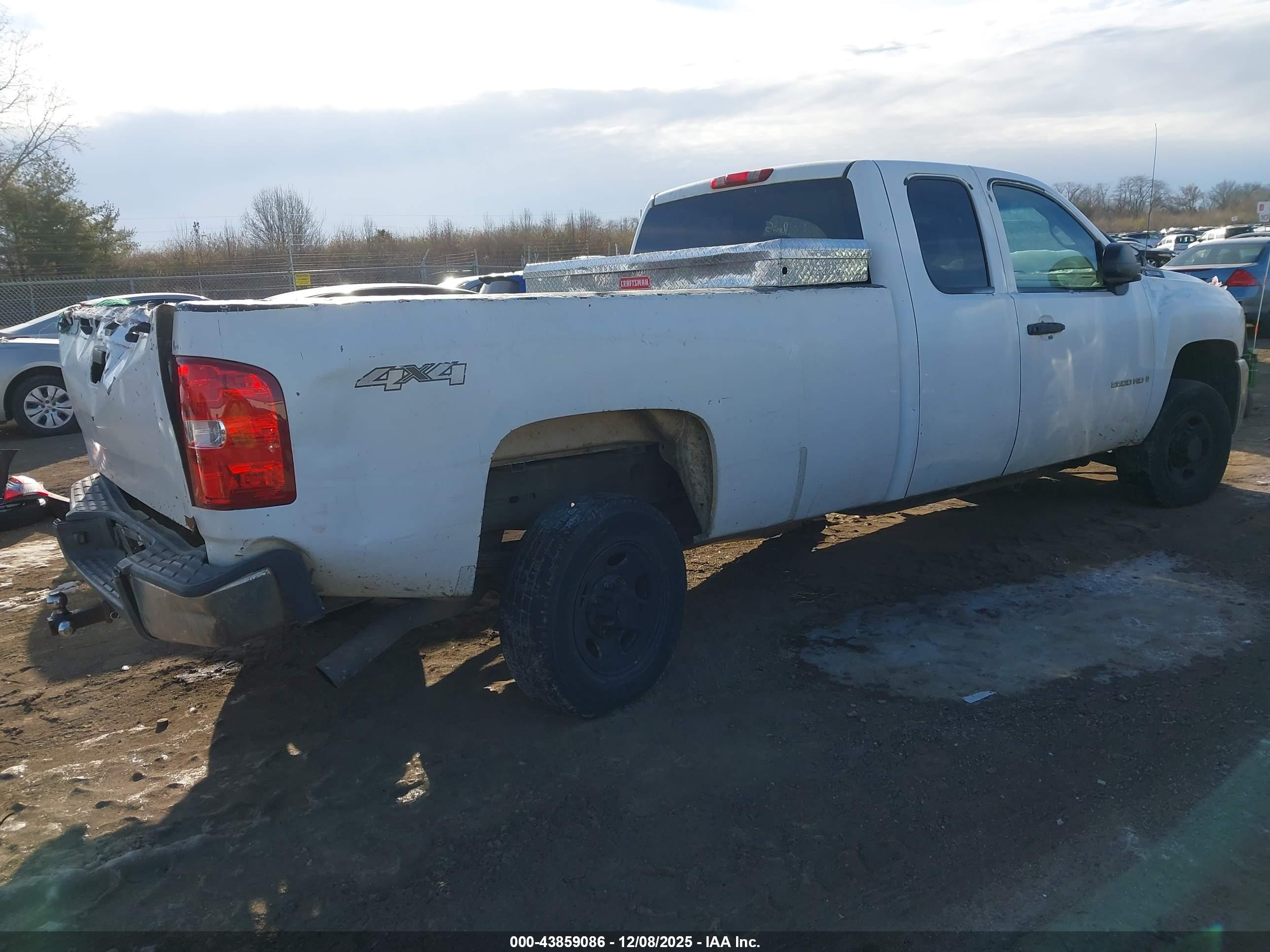 CHEVROLET SILVERADO image 4