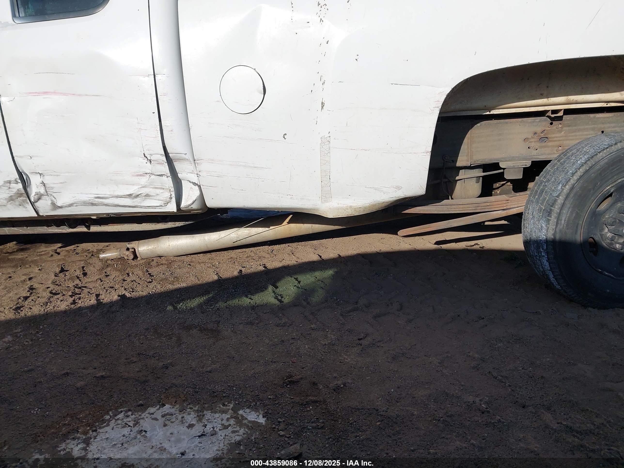 CHEVROLET SILVERADO image 6
