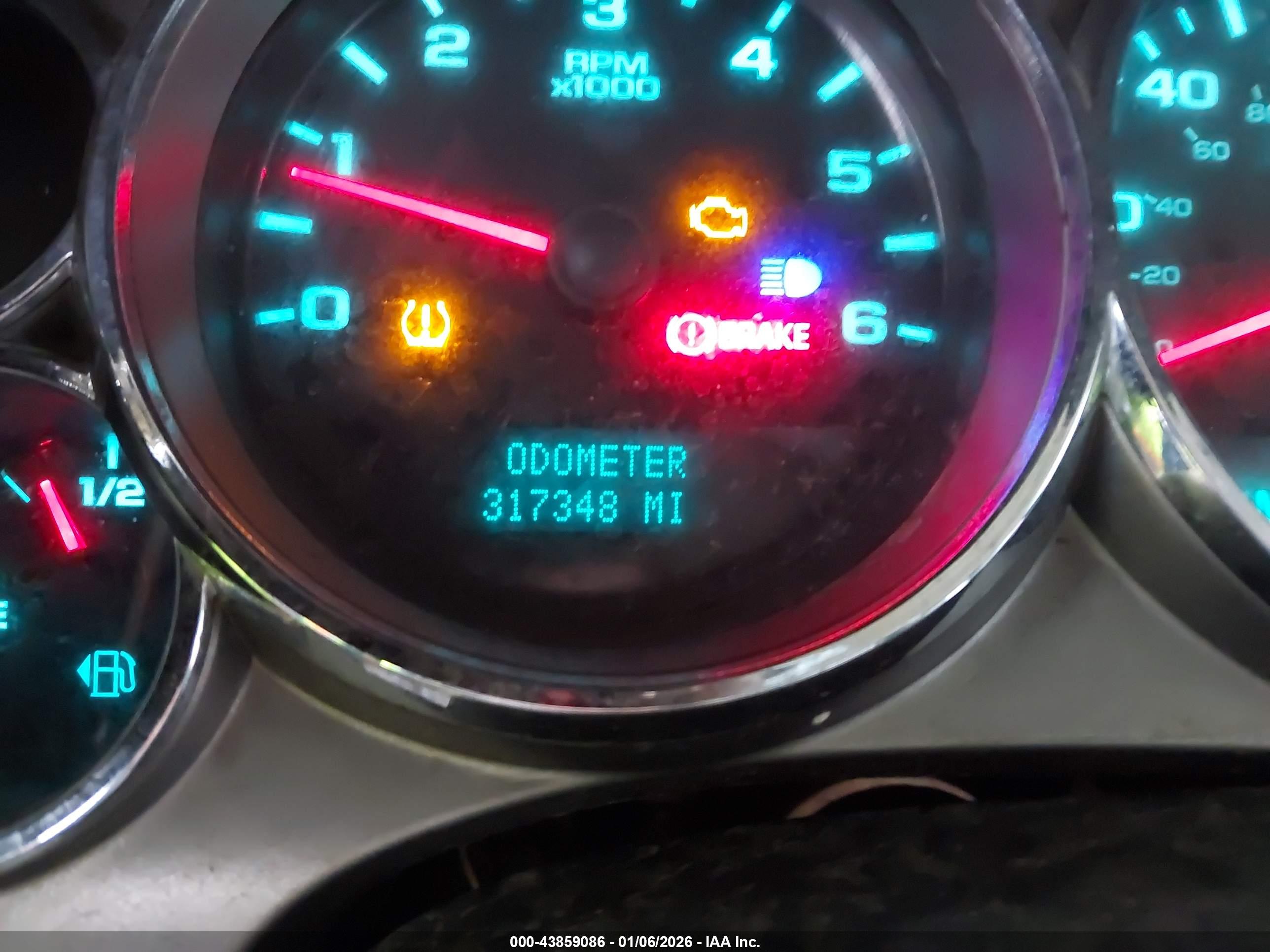 CHEVROLET SILVERADO image 7