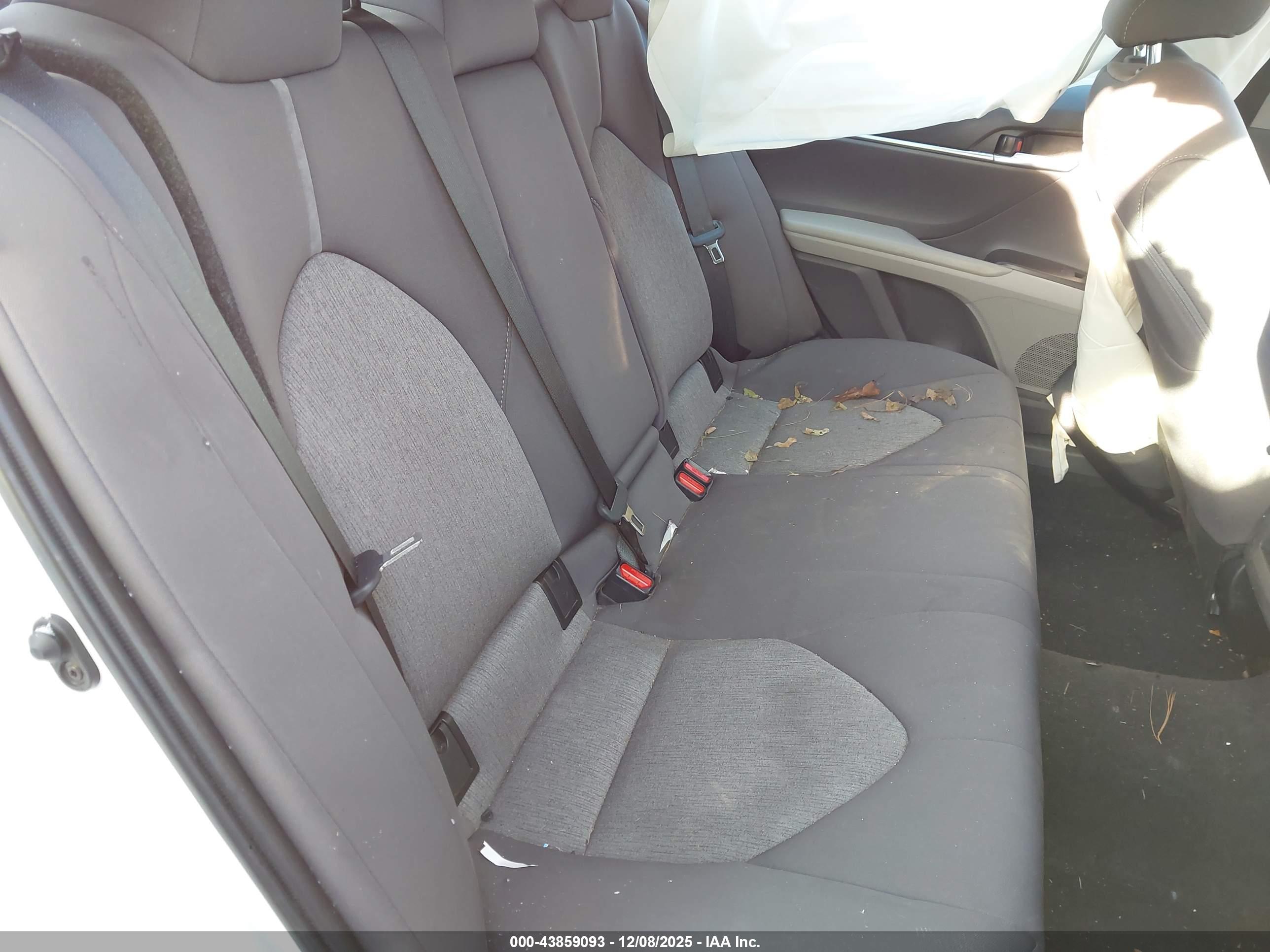 TOYOTA CAMRY image 8