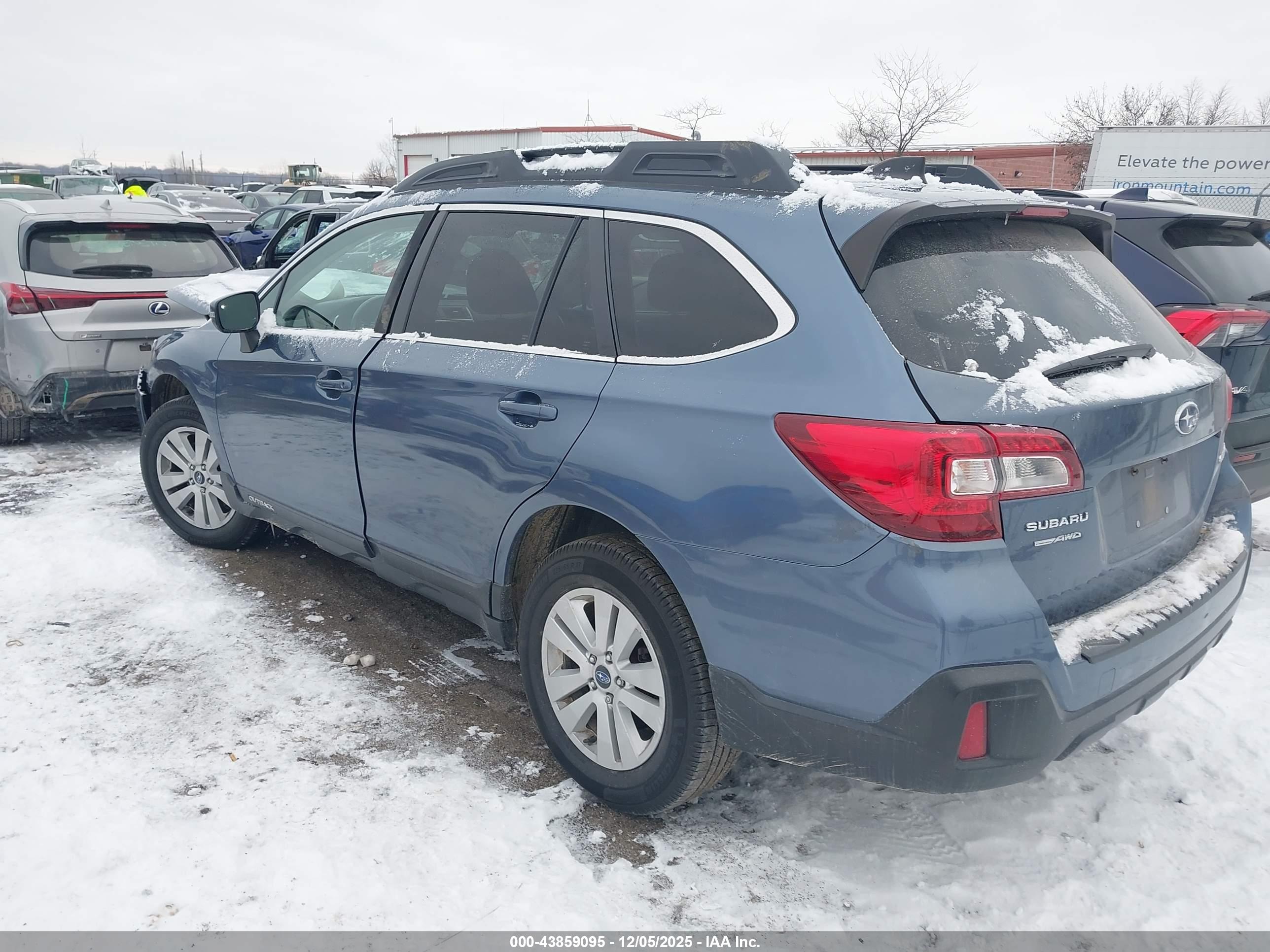 SUBARU OUTBACK image 3
