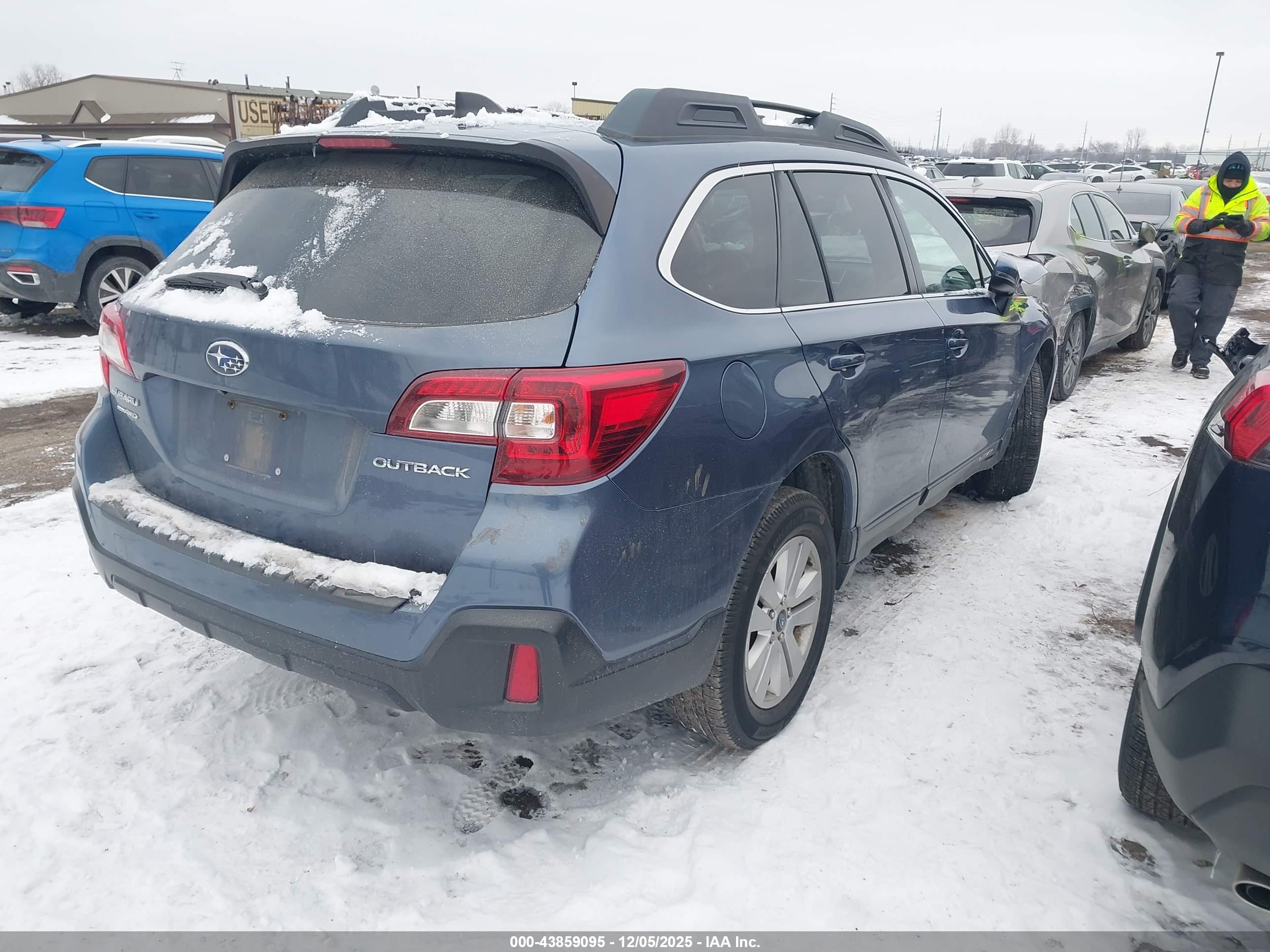 SUBARU OUTBACK image 4
