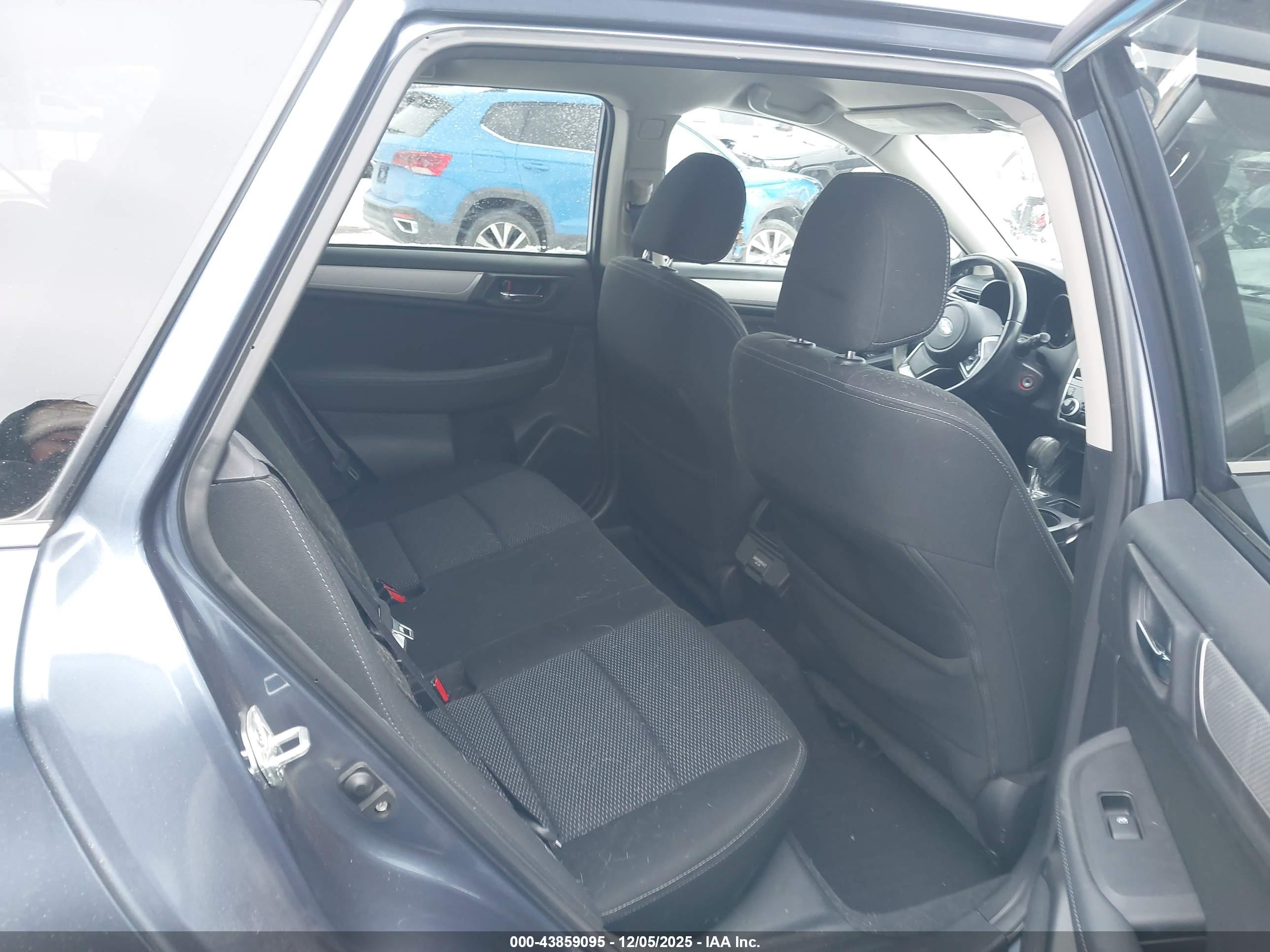 SUBARU OUTBACK image 8