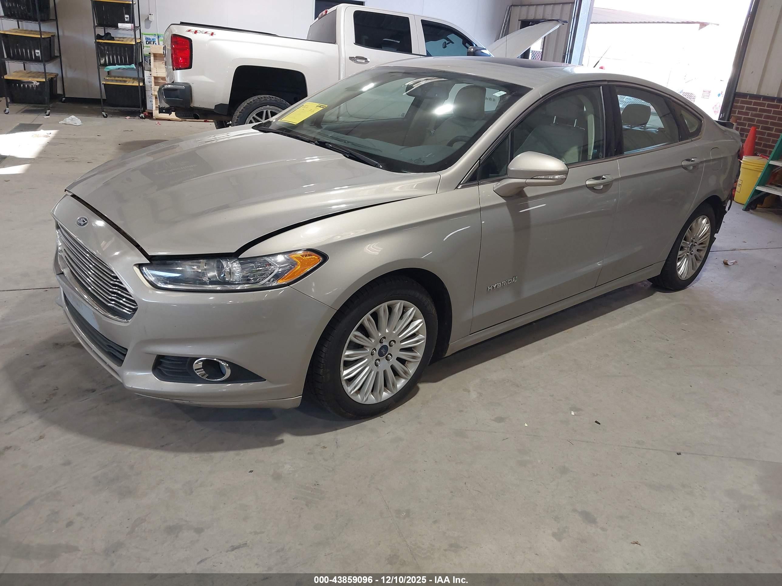 FORD FUSION image 2