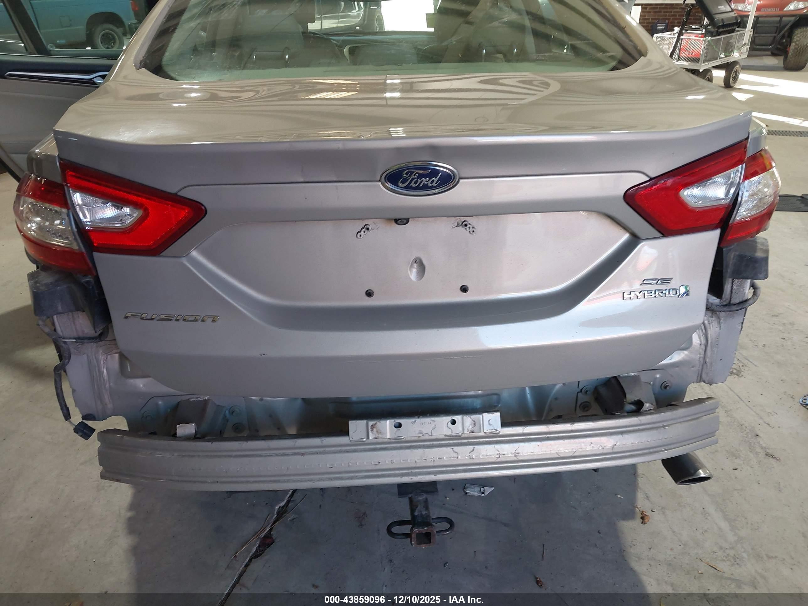 FORD FUSION image 6