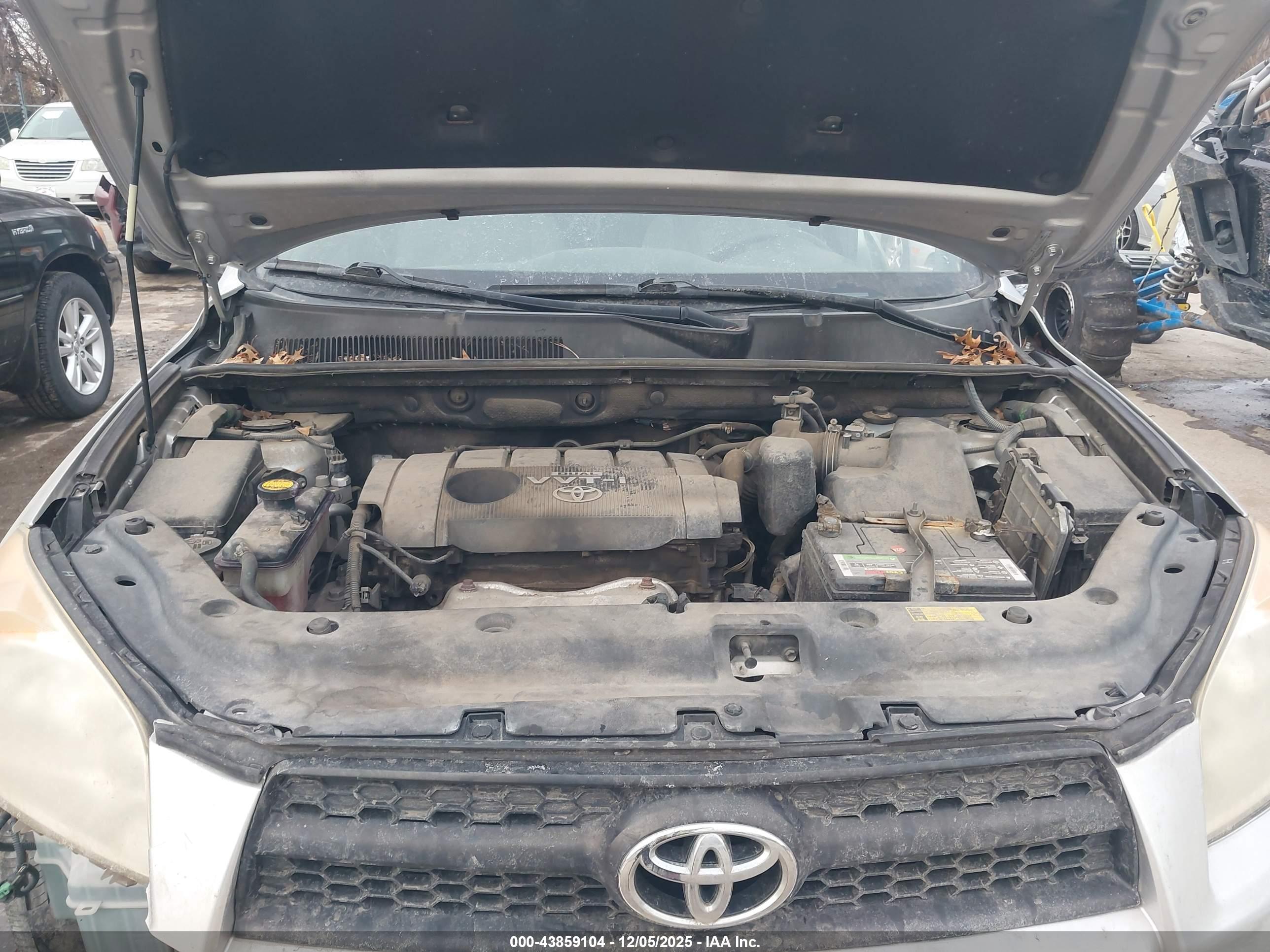 TOYOTA RAV4 image 10