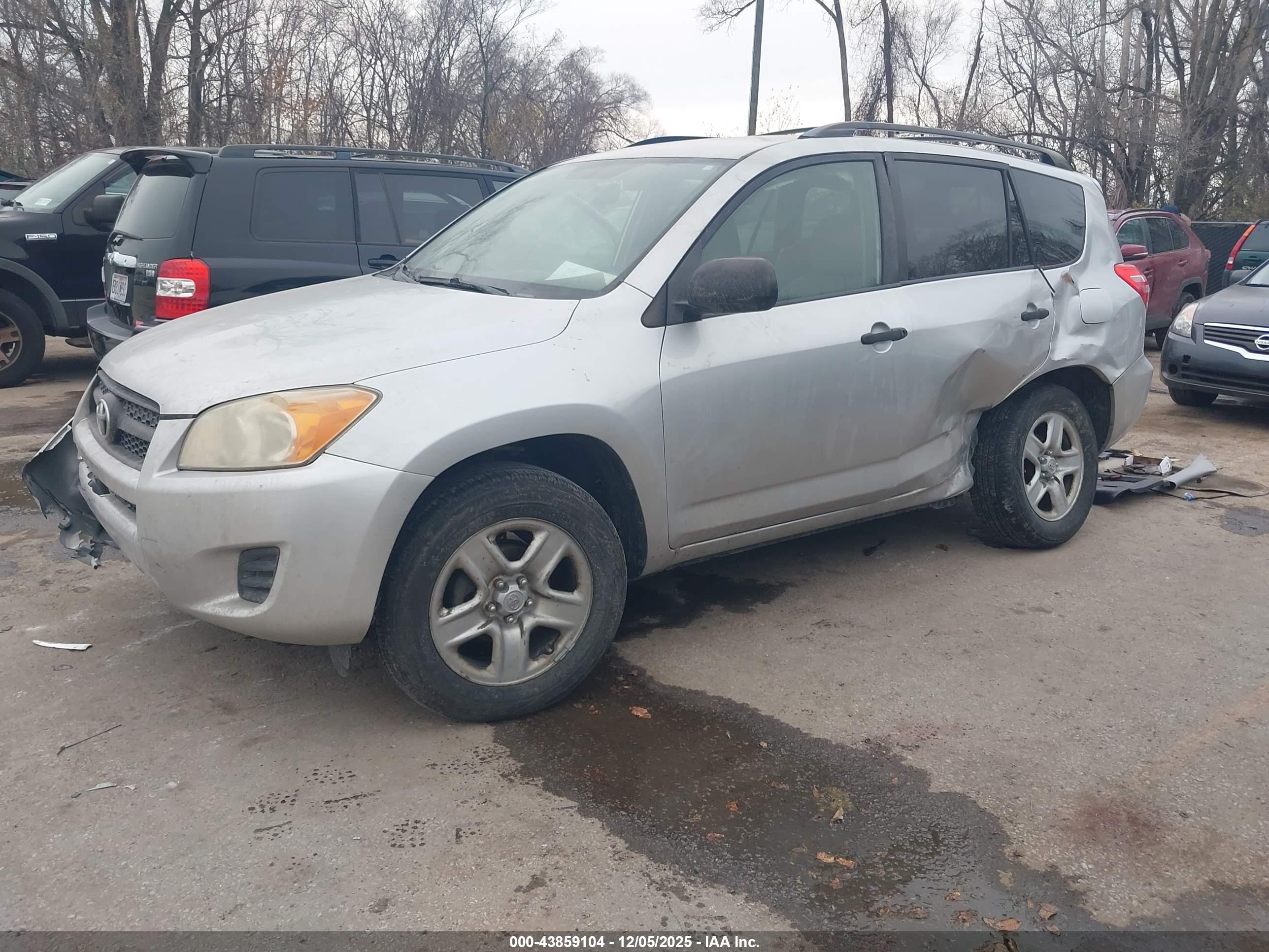 TOYOTA RAV4 image 2