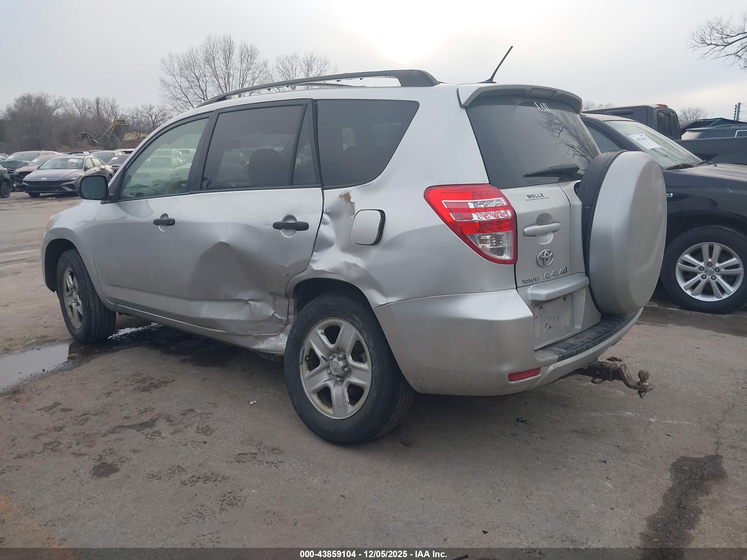 TOYOTA RAV4 image 3