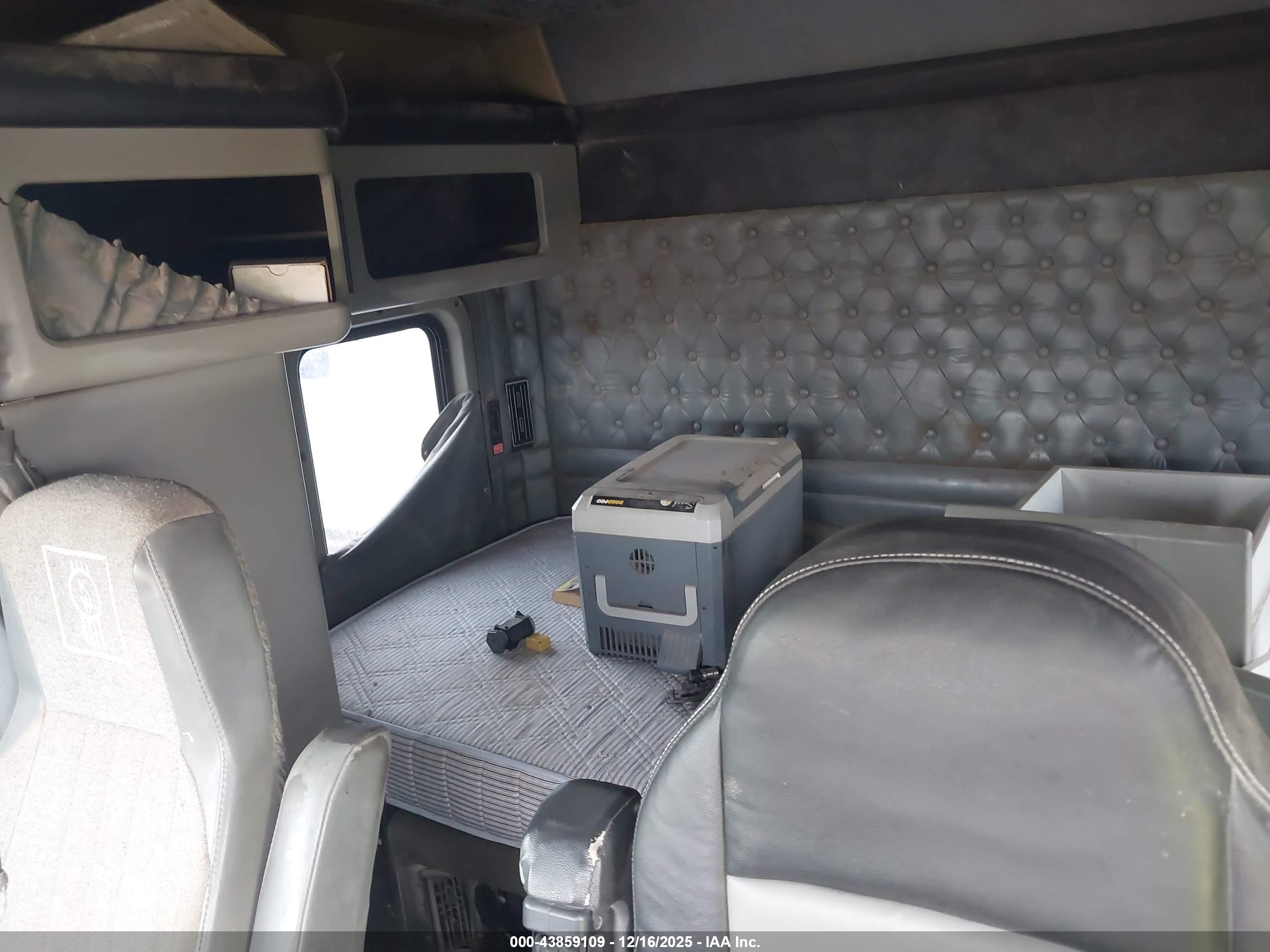 KENWORTH CONSTRUCTION image 7