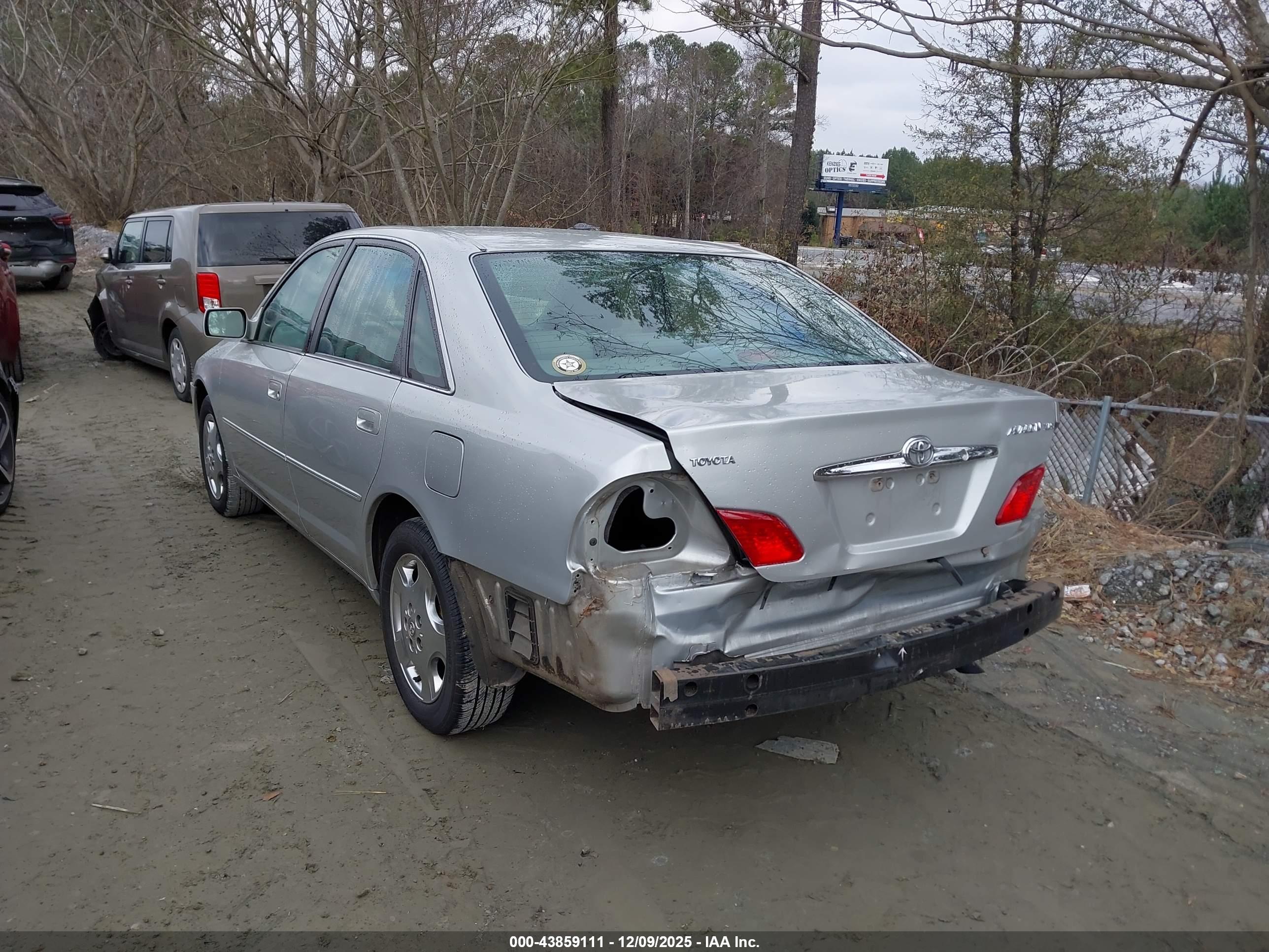 TOYOTA AVALON image 3