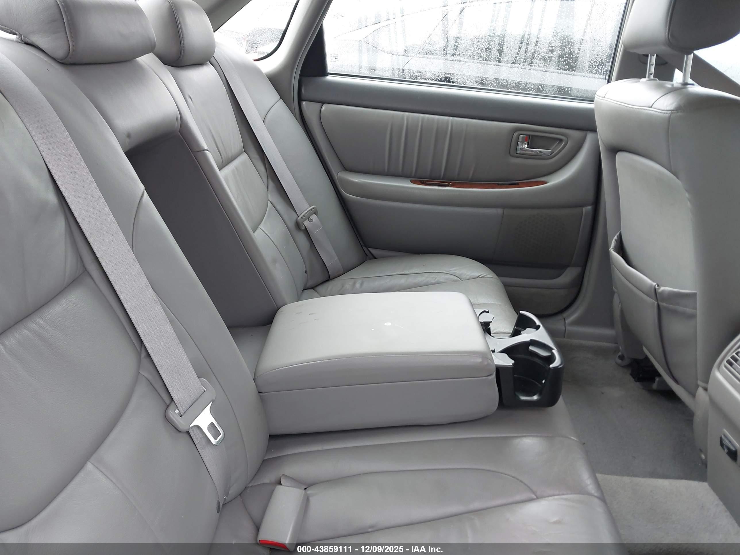 TOYOTA AVALON image 8