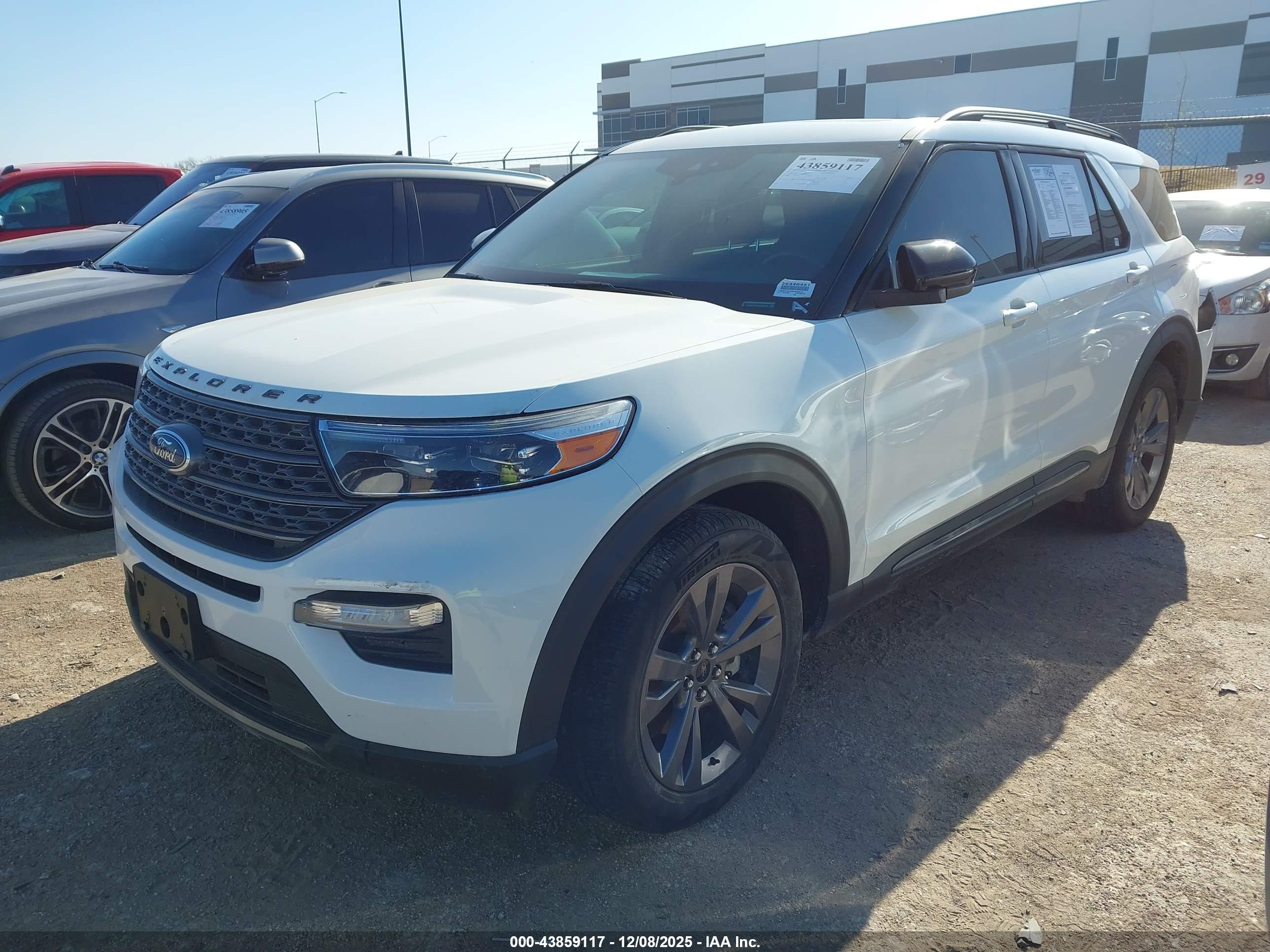 FORD EXPLORER image 2