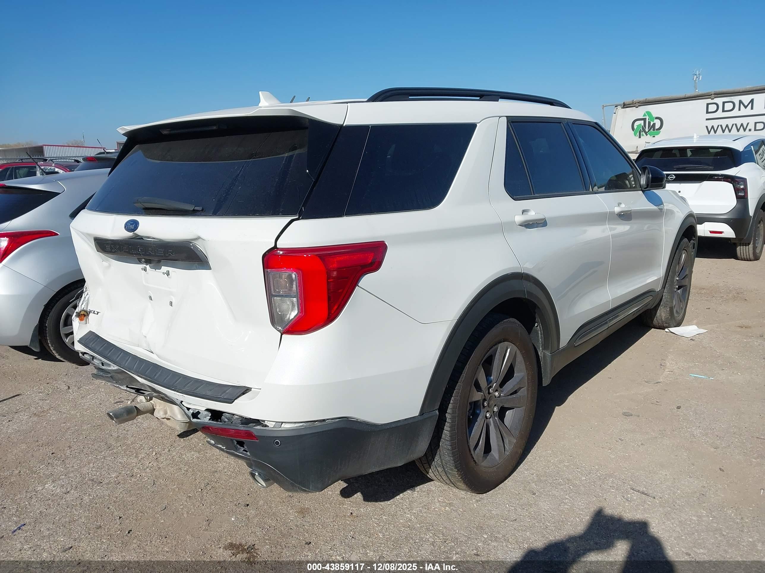 FORD EXPLORER image 4