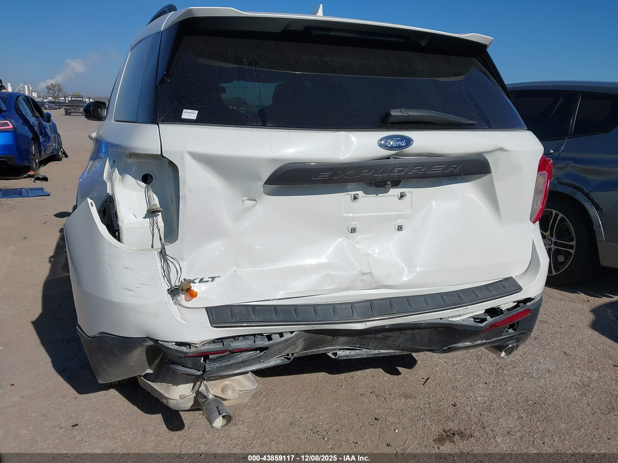 FORD EXPLORER image 6