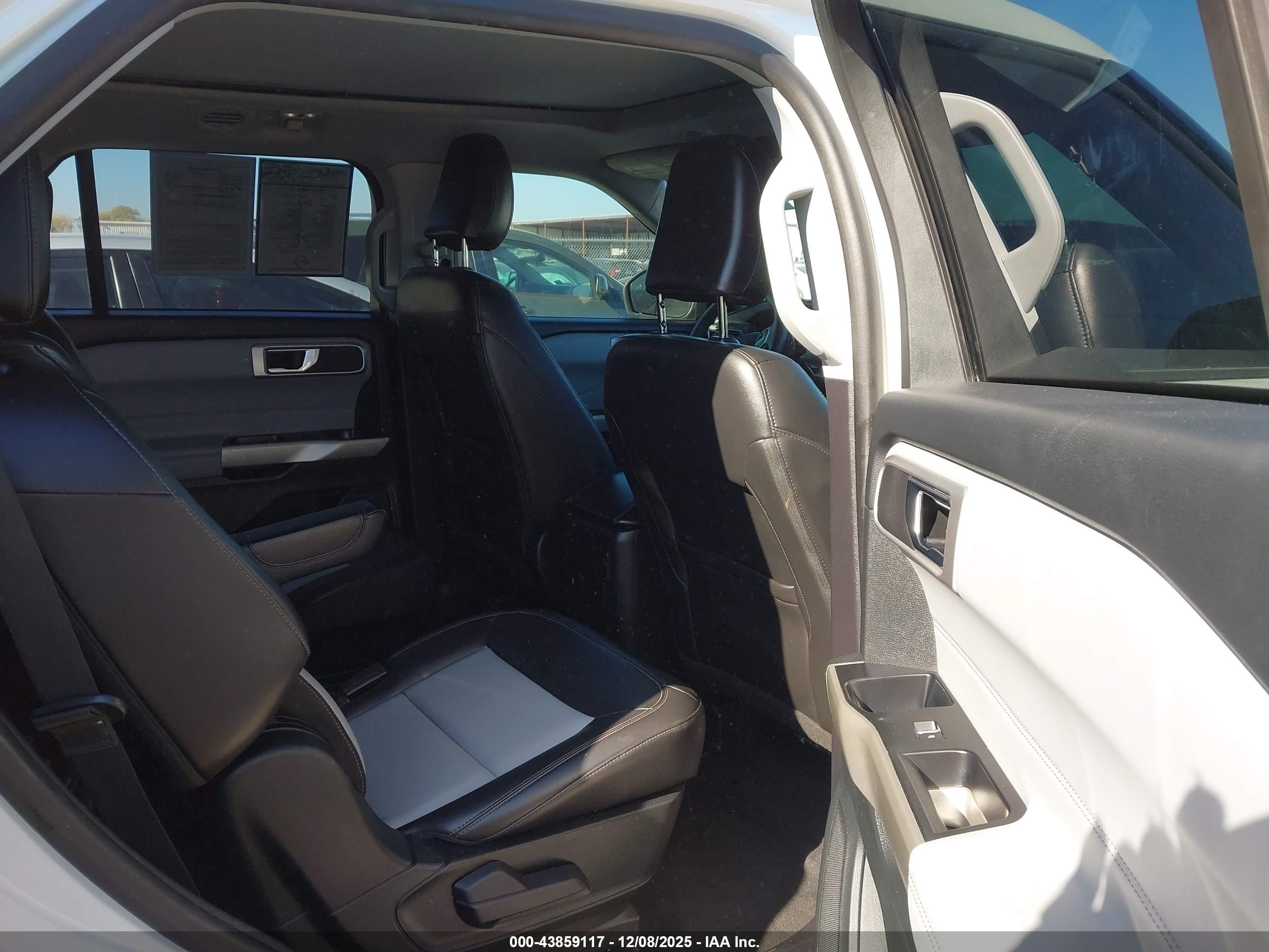 FORD EXPLORER image 8