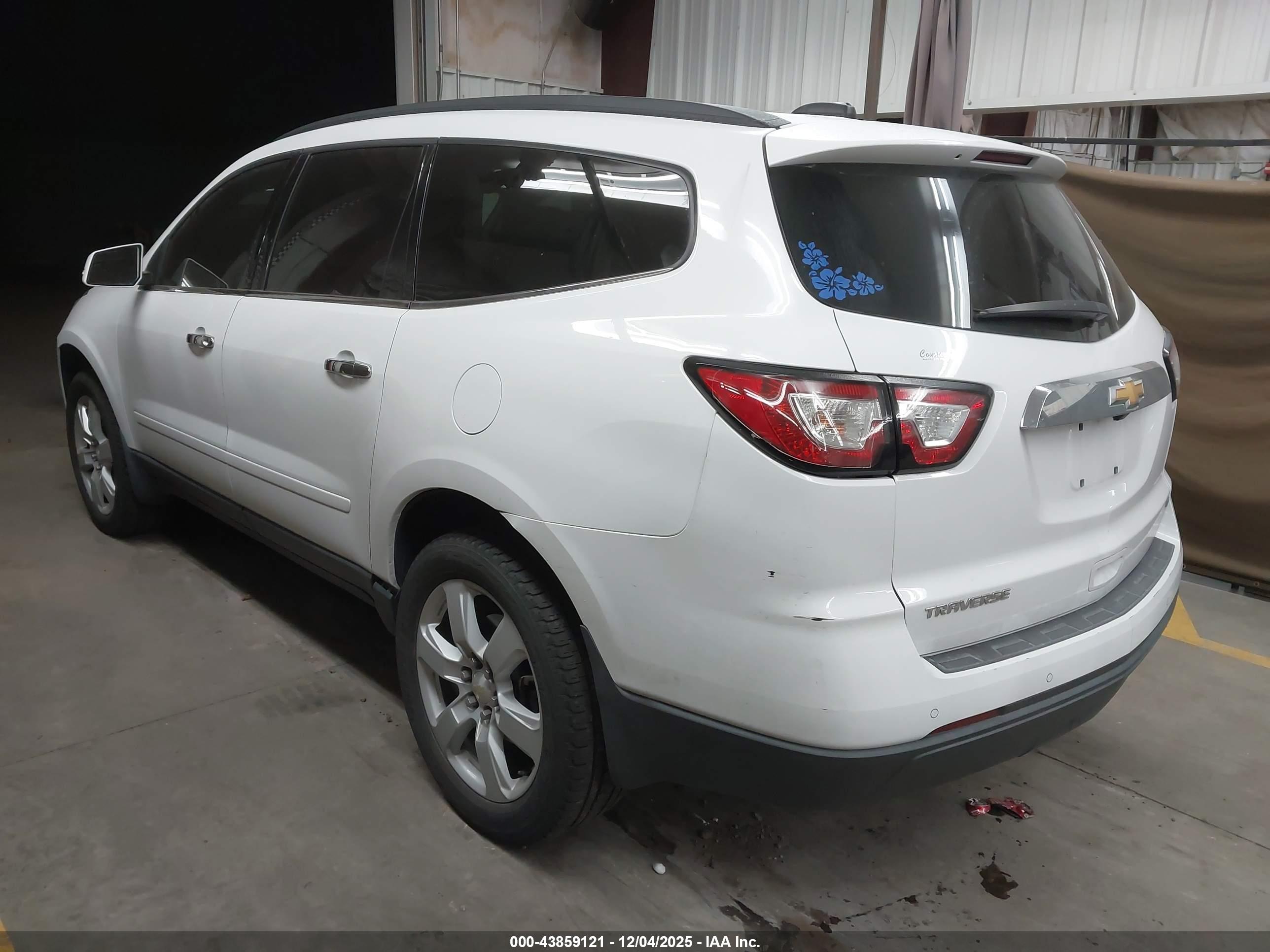 CHEVROLET TRAVERSE image 3