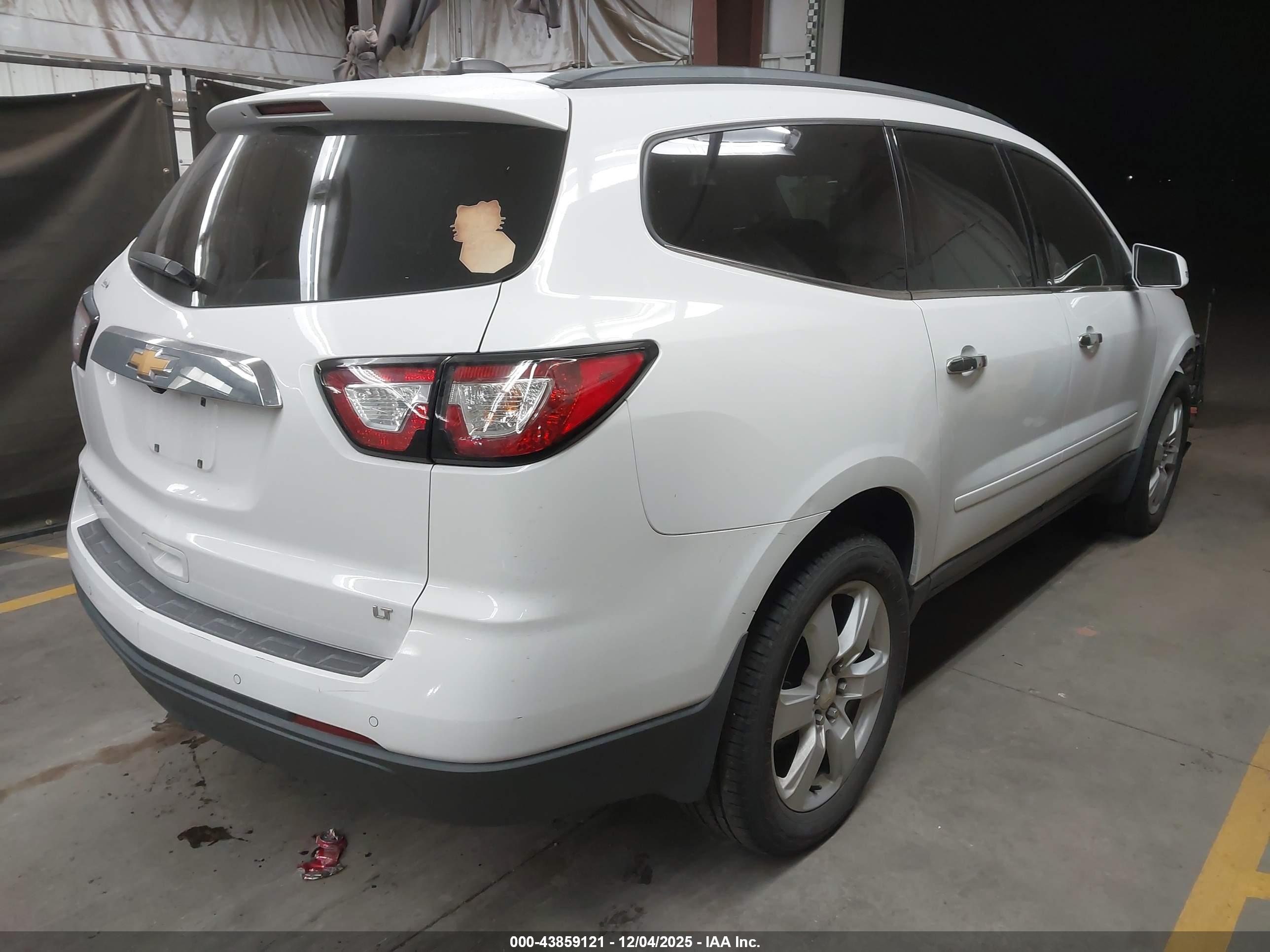 CHEVROLET TRAVERSE image 4