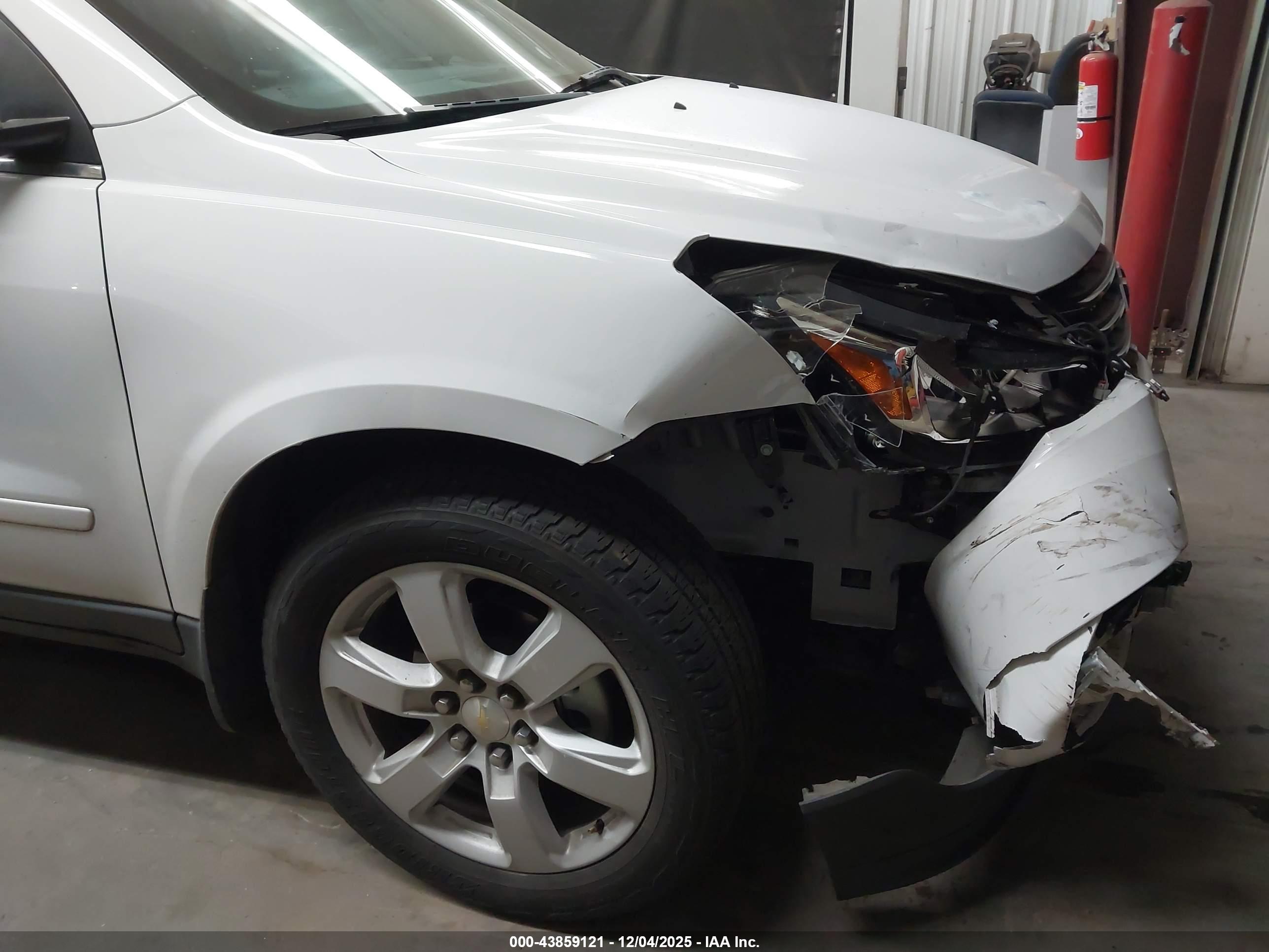 CHEVROLET TRAVERSE image 6