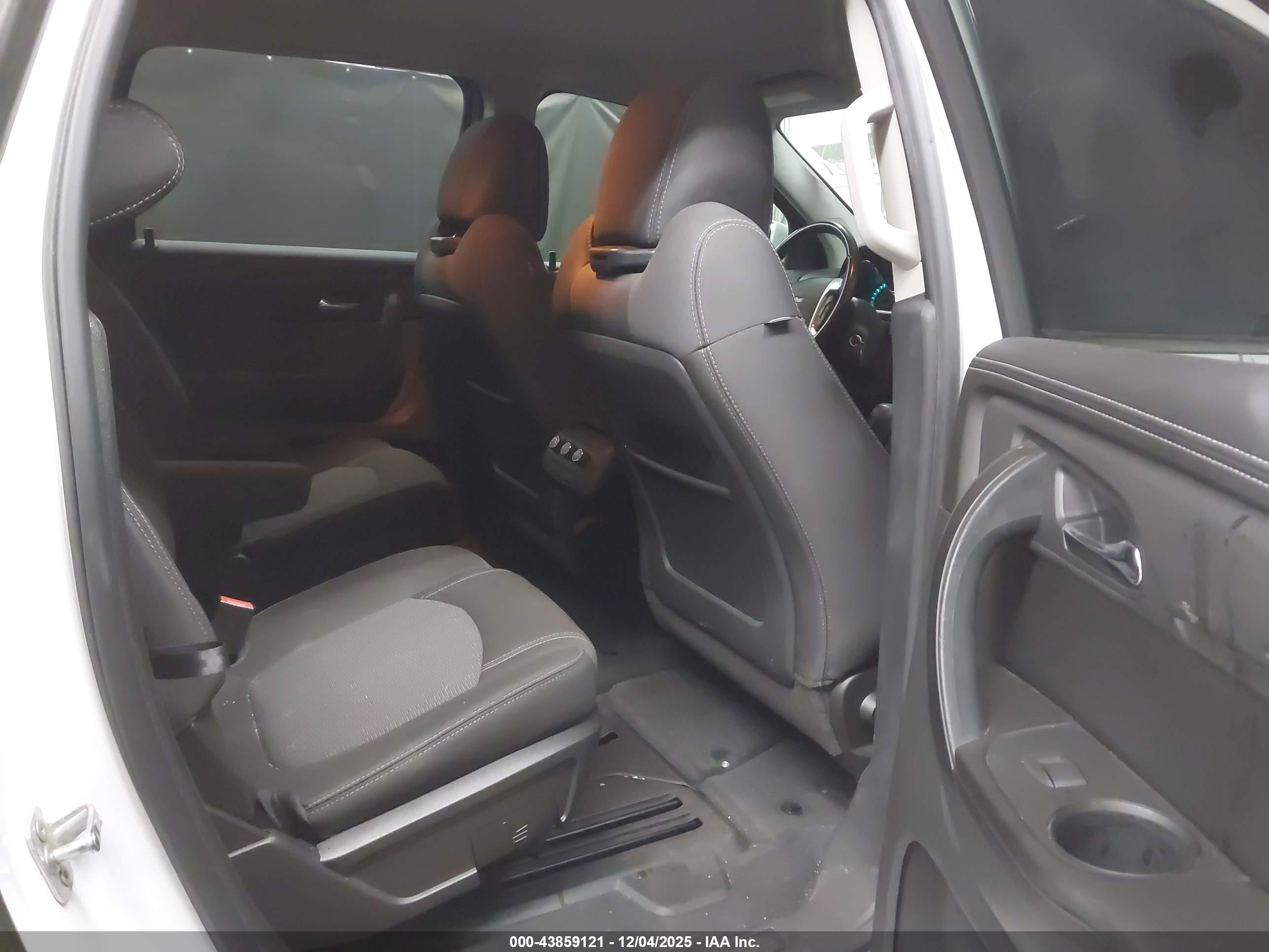 CHEVROLET TRAVERSE image 8