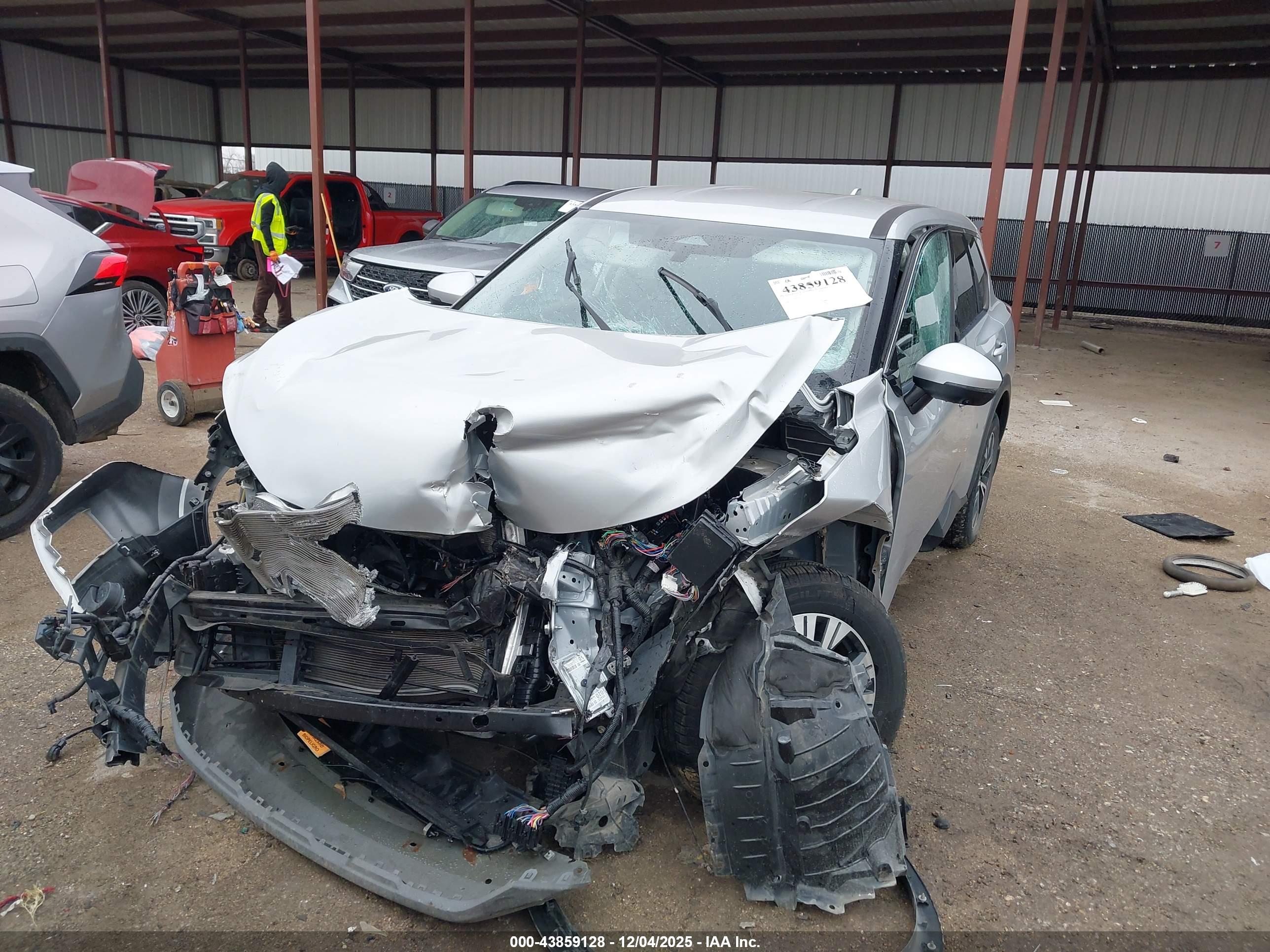NISSAN ROGUE image 2