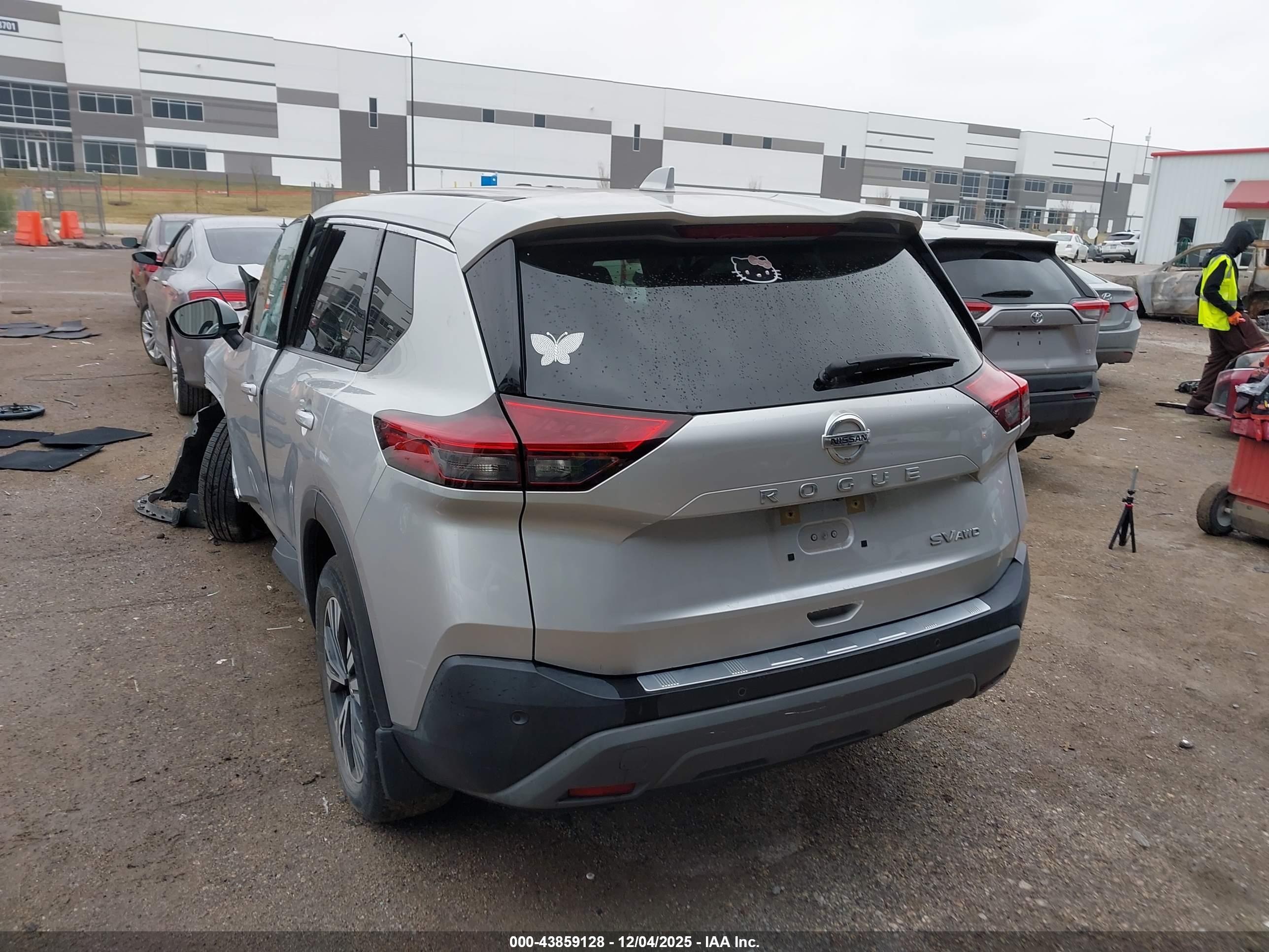 NISSAN ROGUE image 3