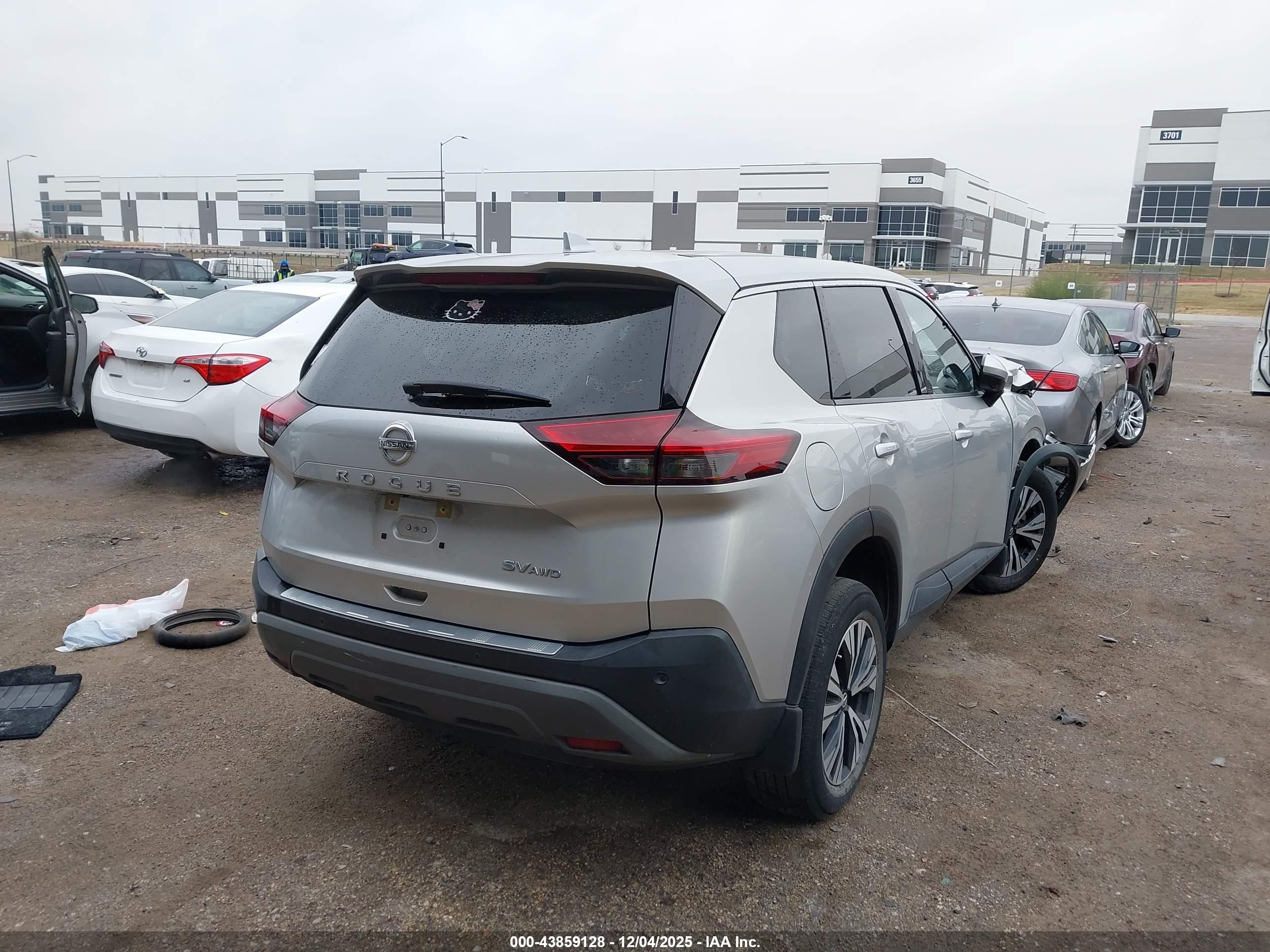NISSAN ROGUE image 4