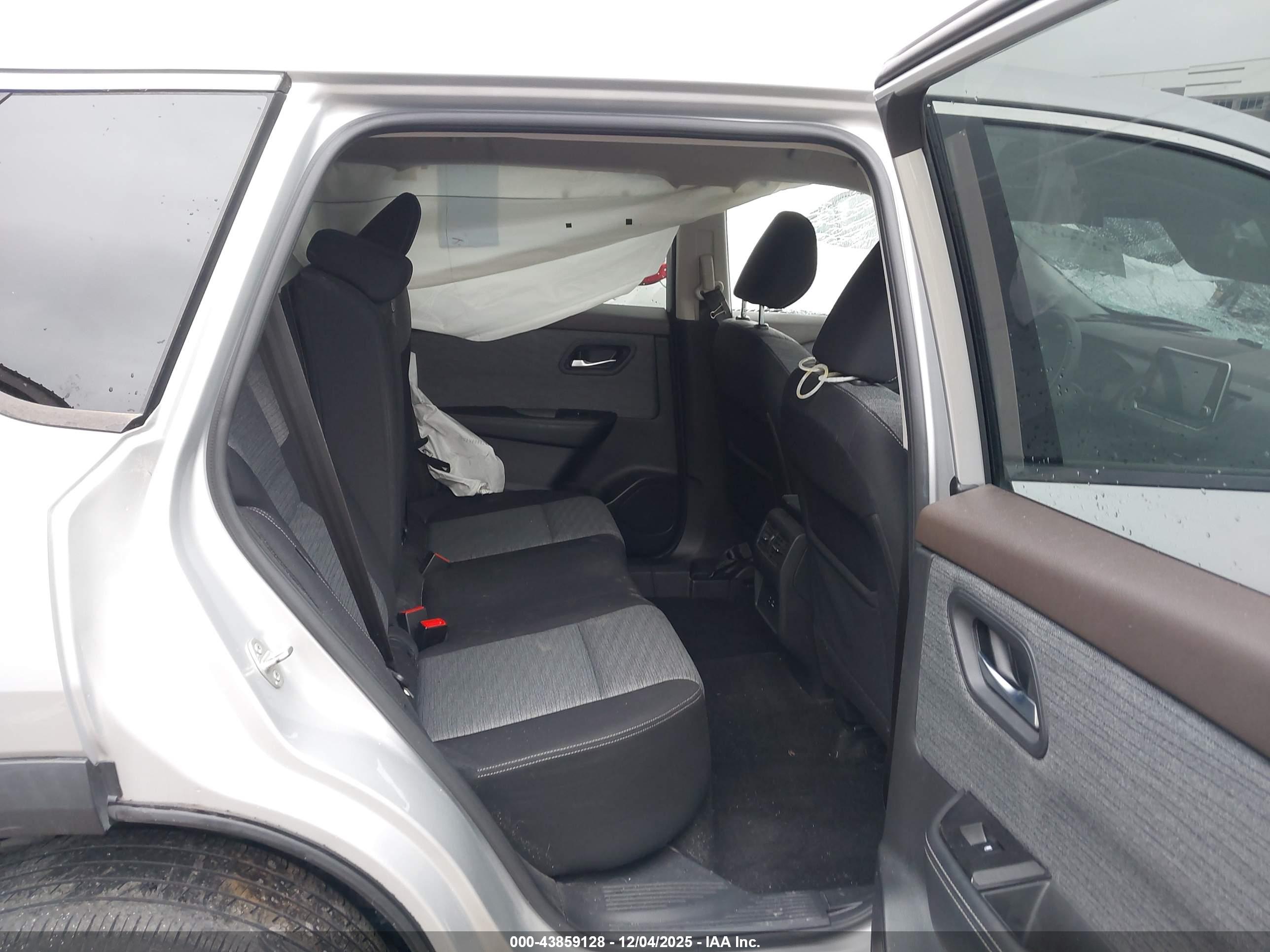 NISSAN ROGUE image 8