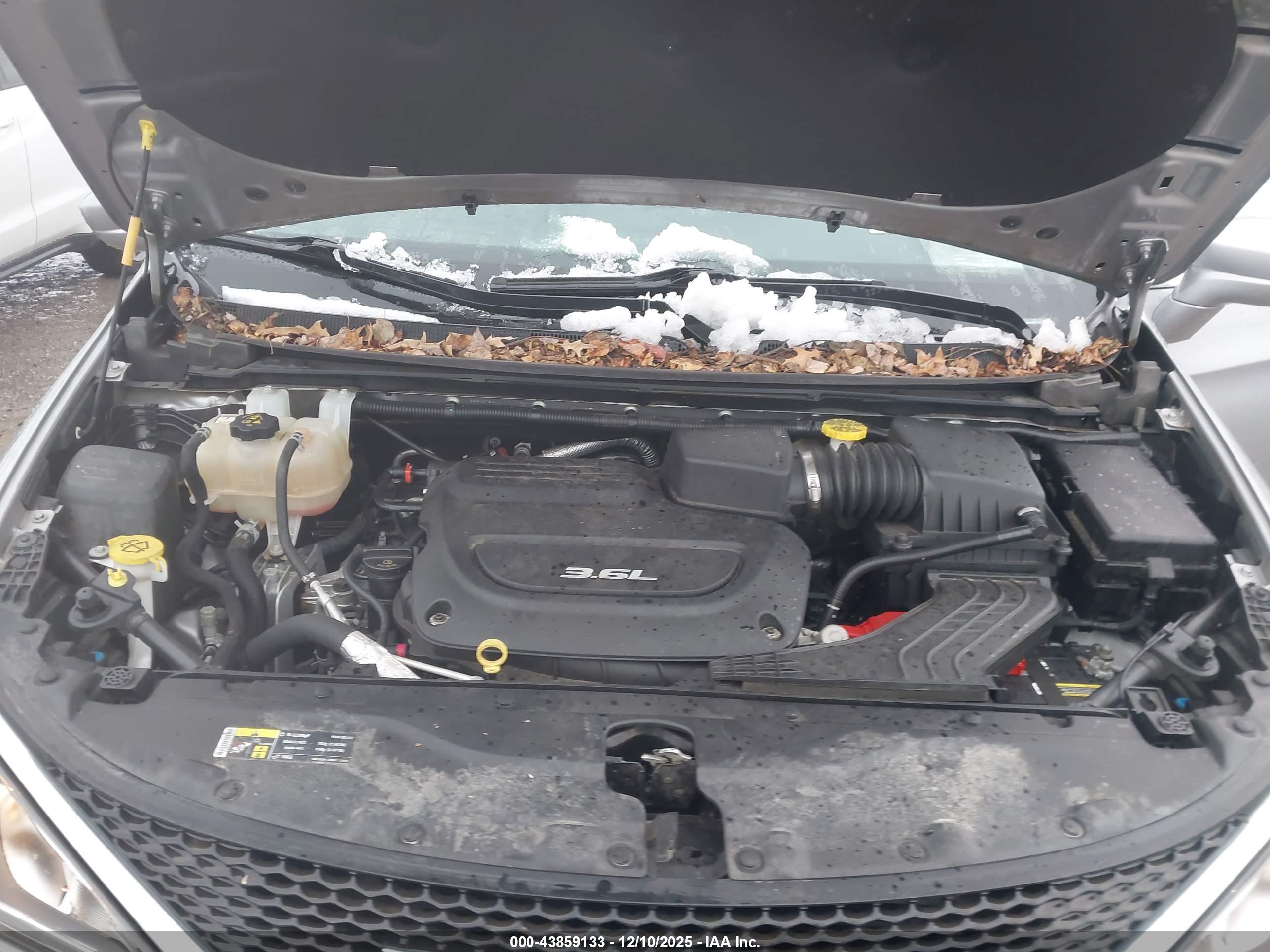 CHRYSLER PACIFICA image 10