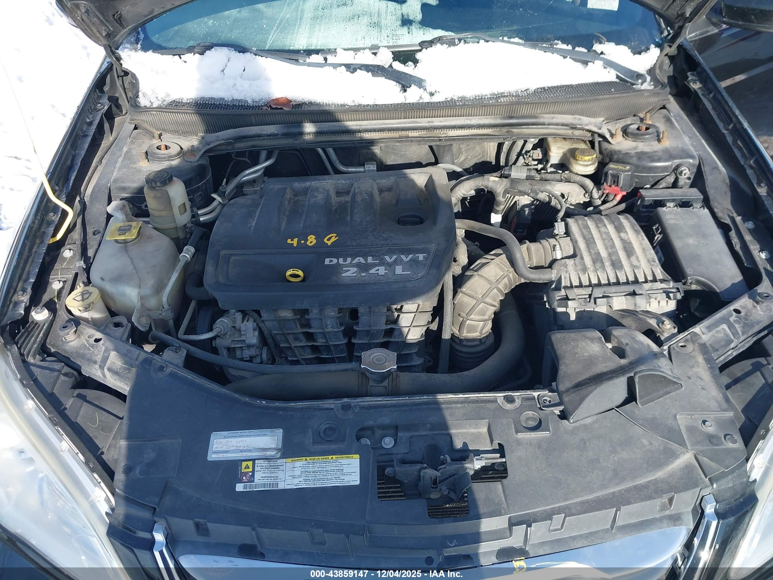 CHRYSLER 200 image 10