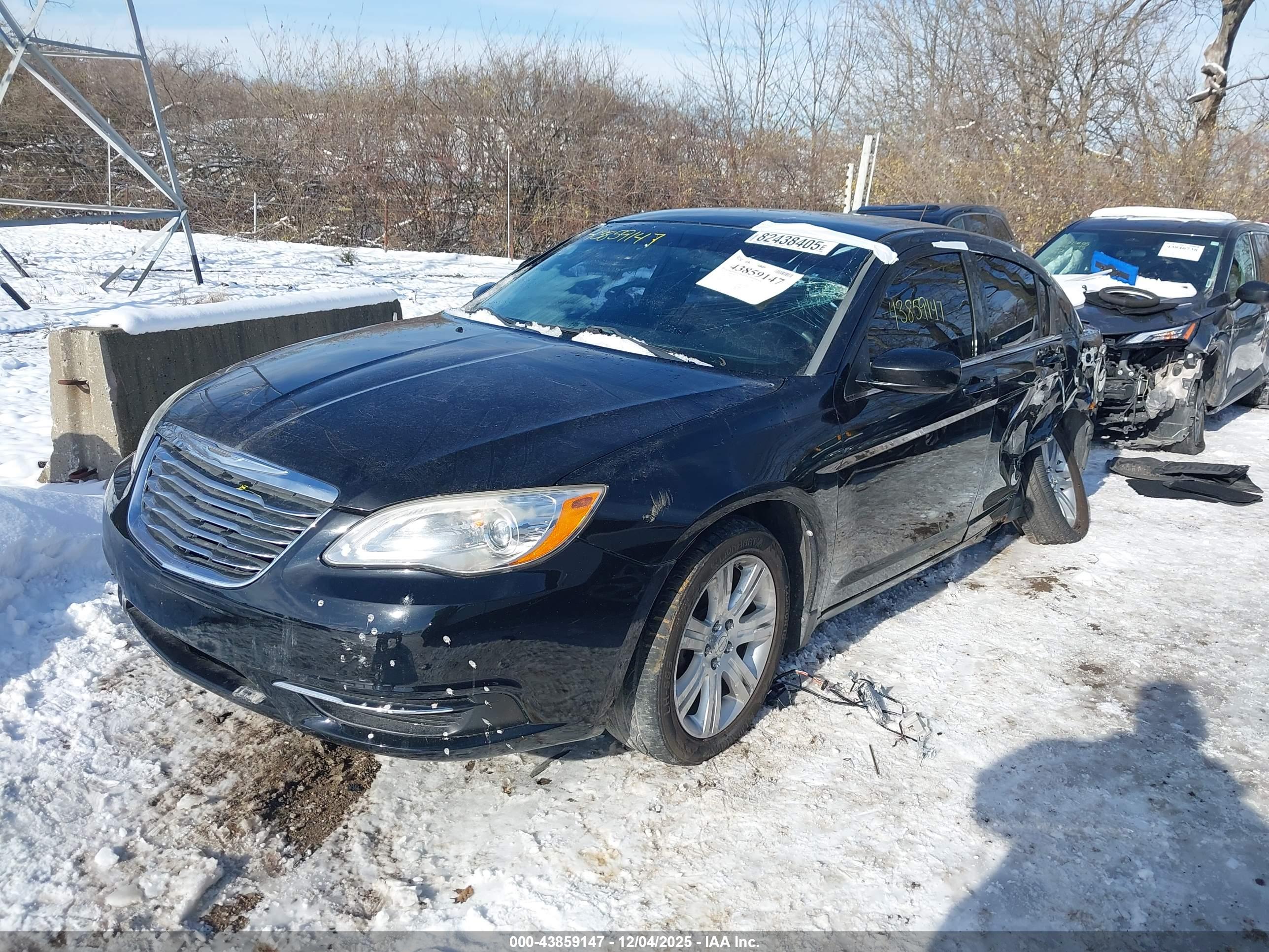 CHRYSLER 200 image 2