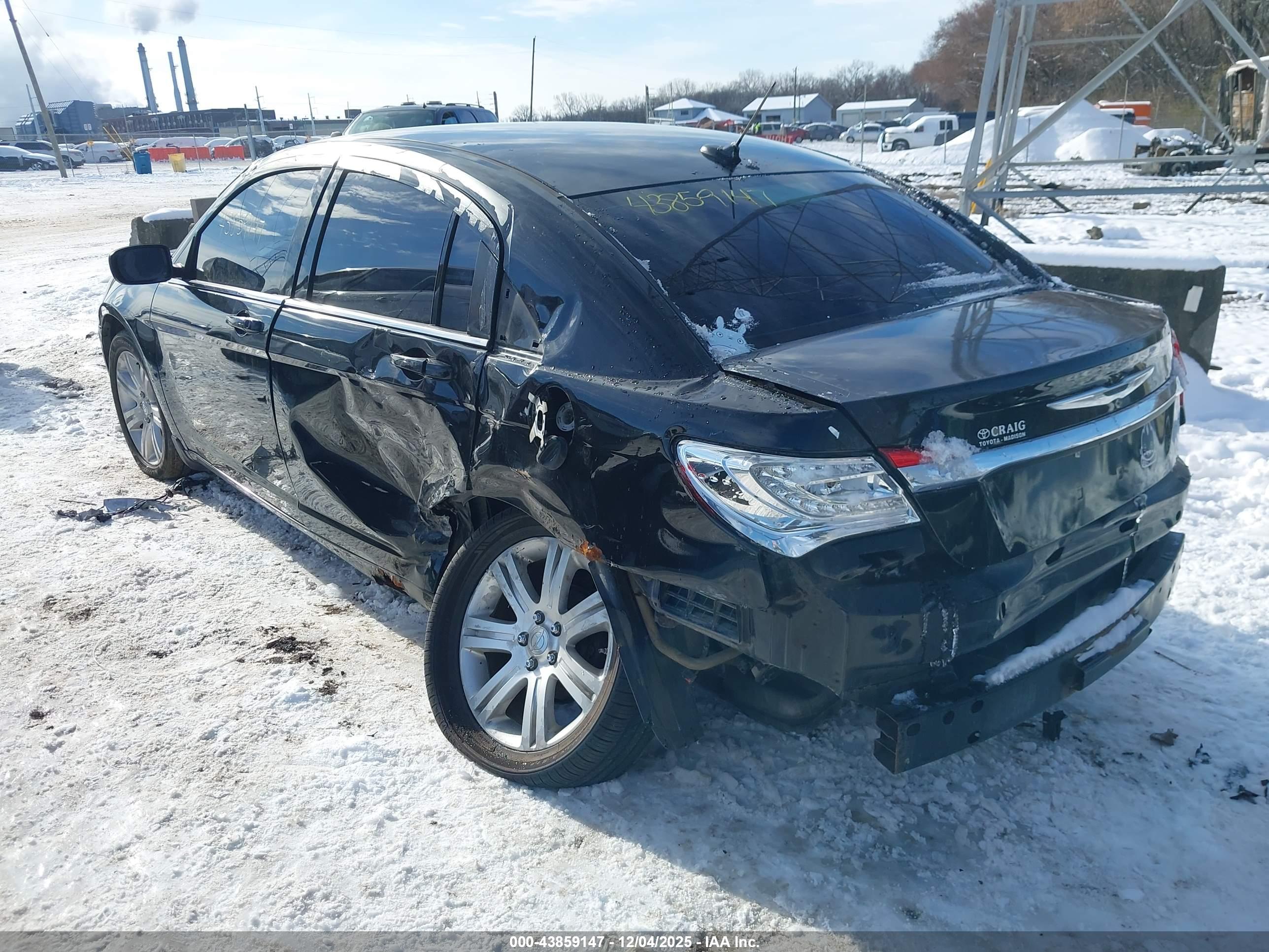 CHRYSLER 200 image 3