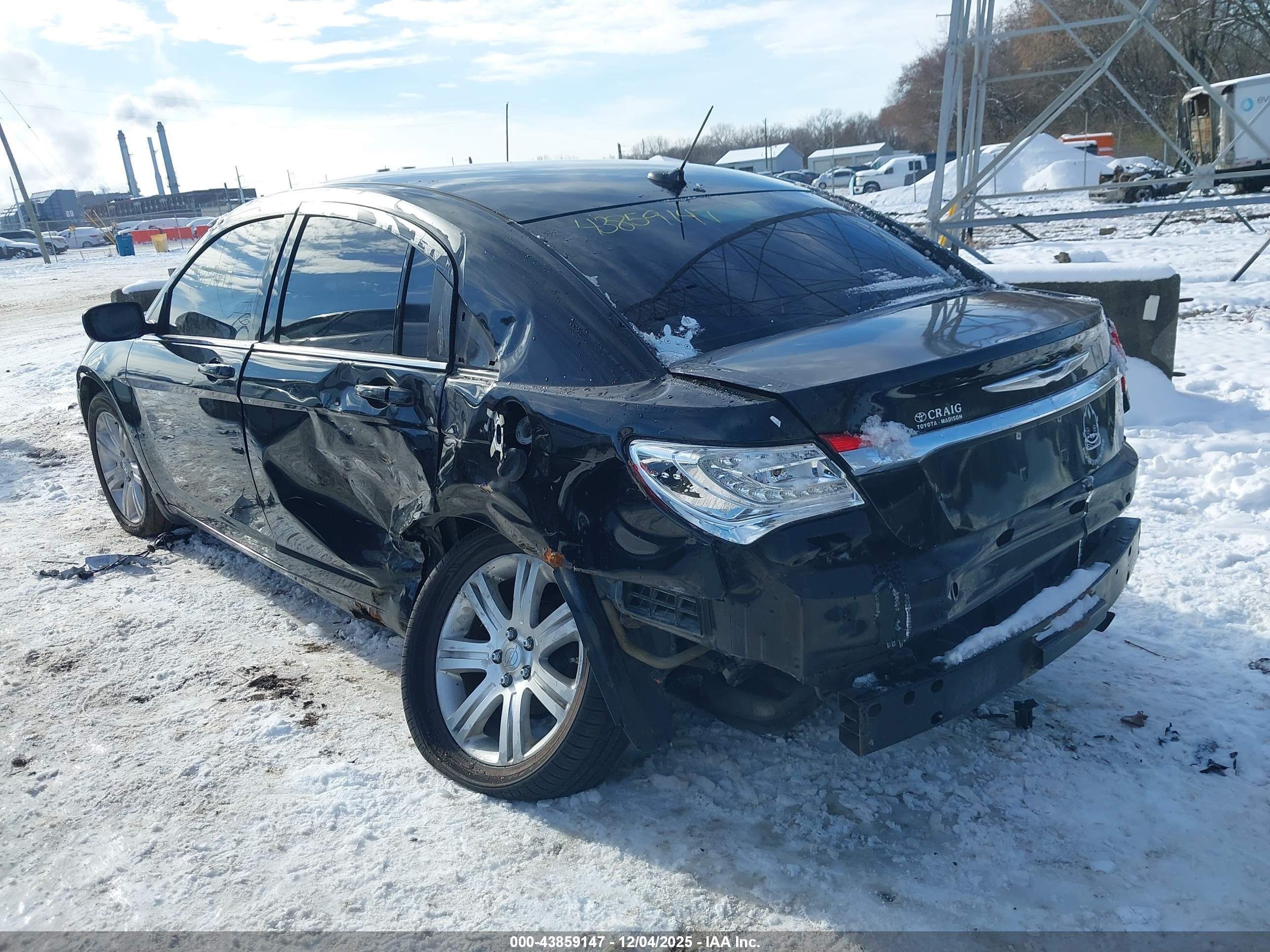 CHRYSLER 200 image 6