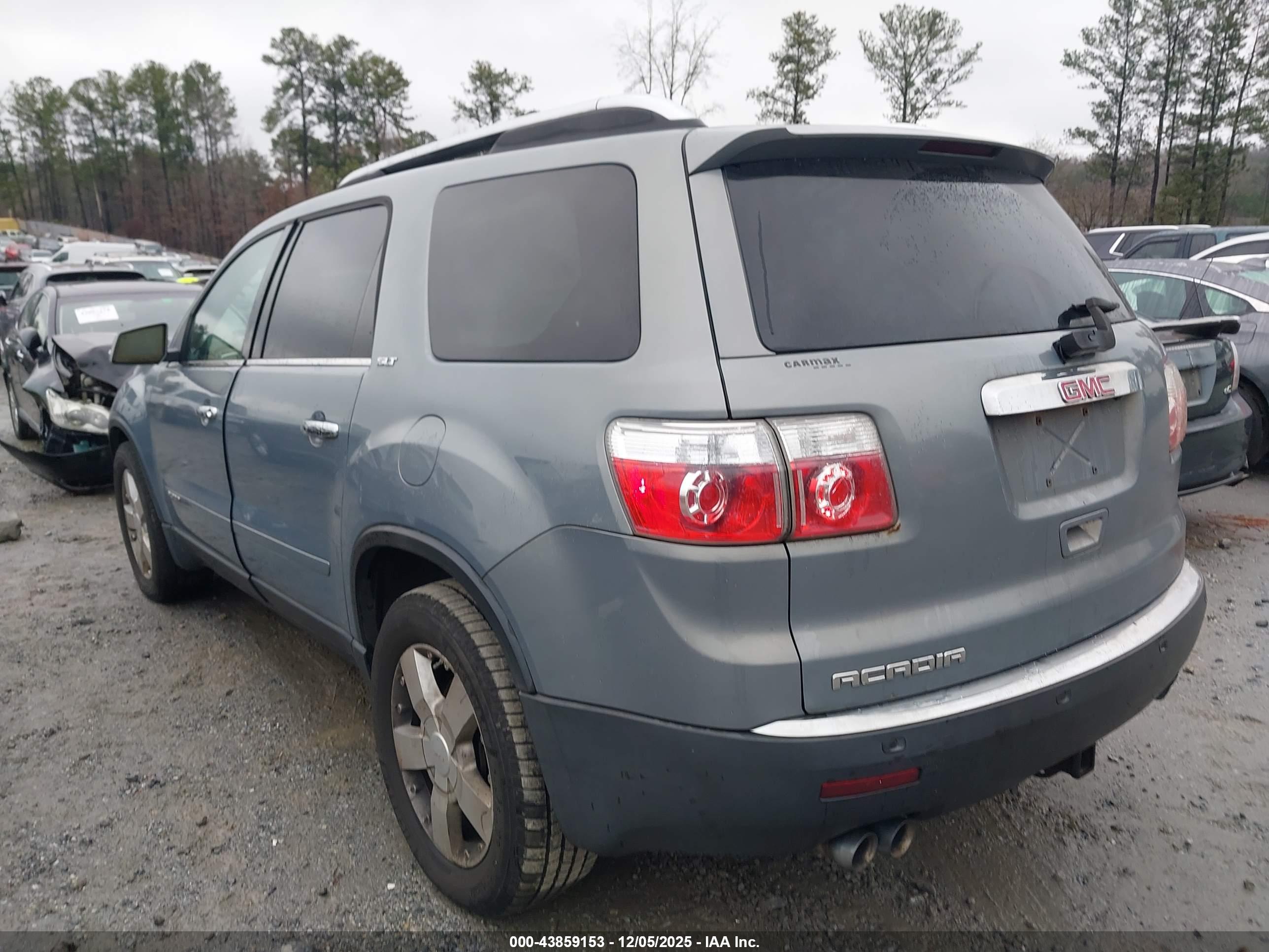 GMC ACADIA image 3
