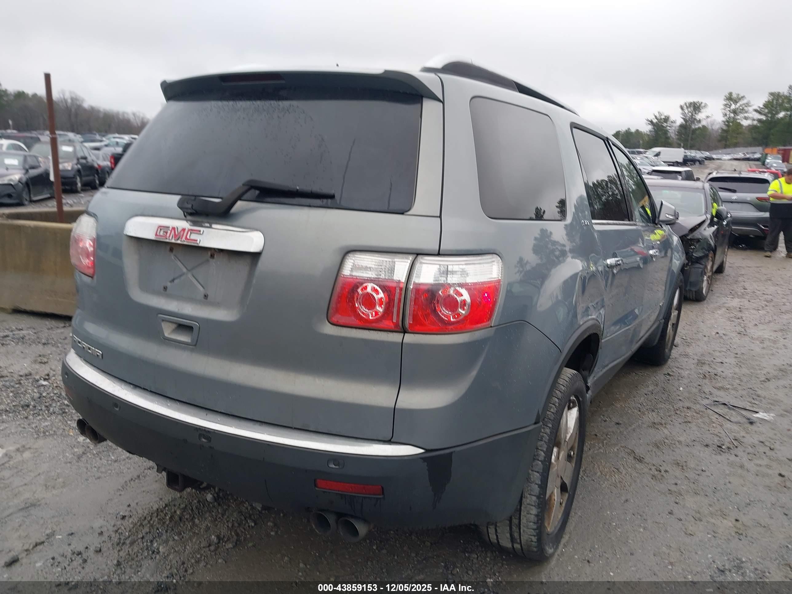 GMC ACADIA image 4