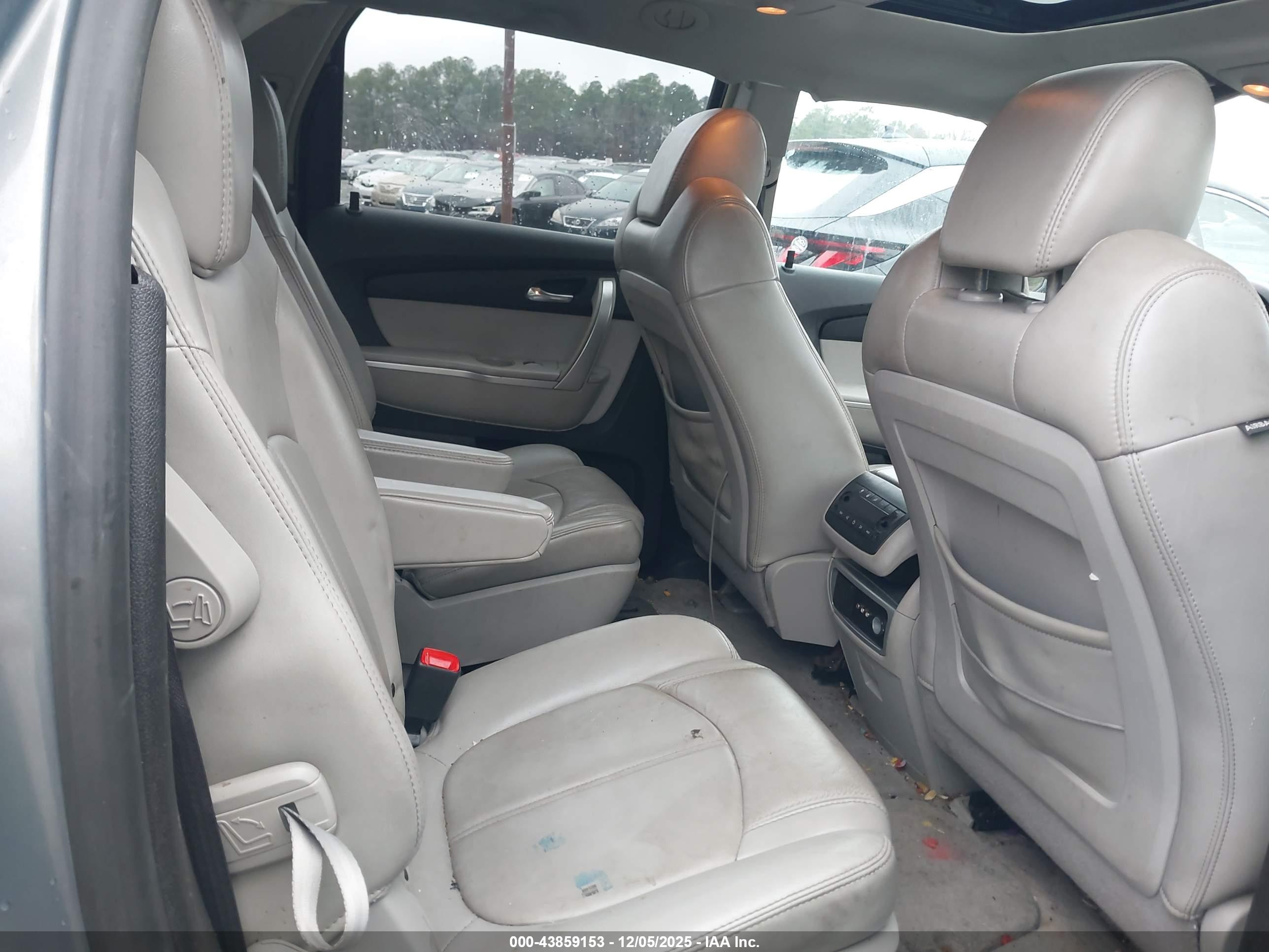 GMC ACADIA image 8