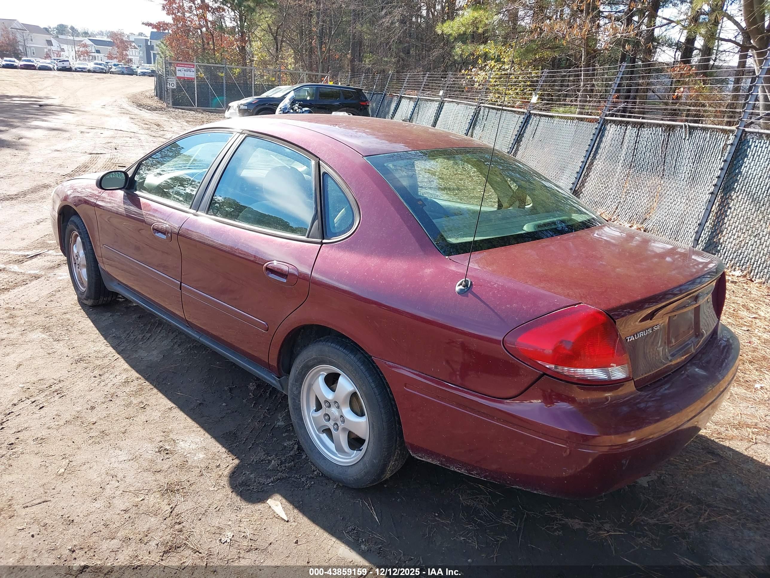 FORD TAURUS image 3