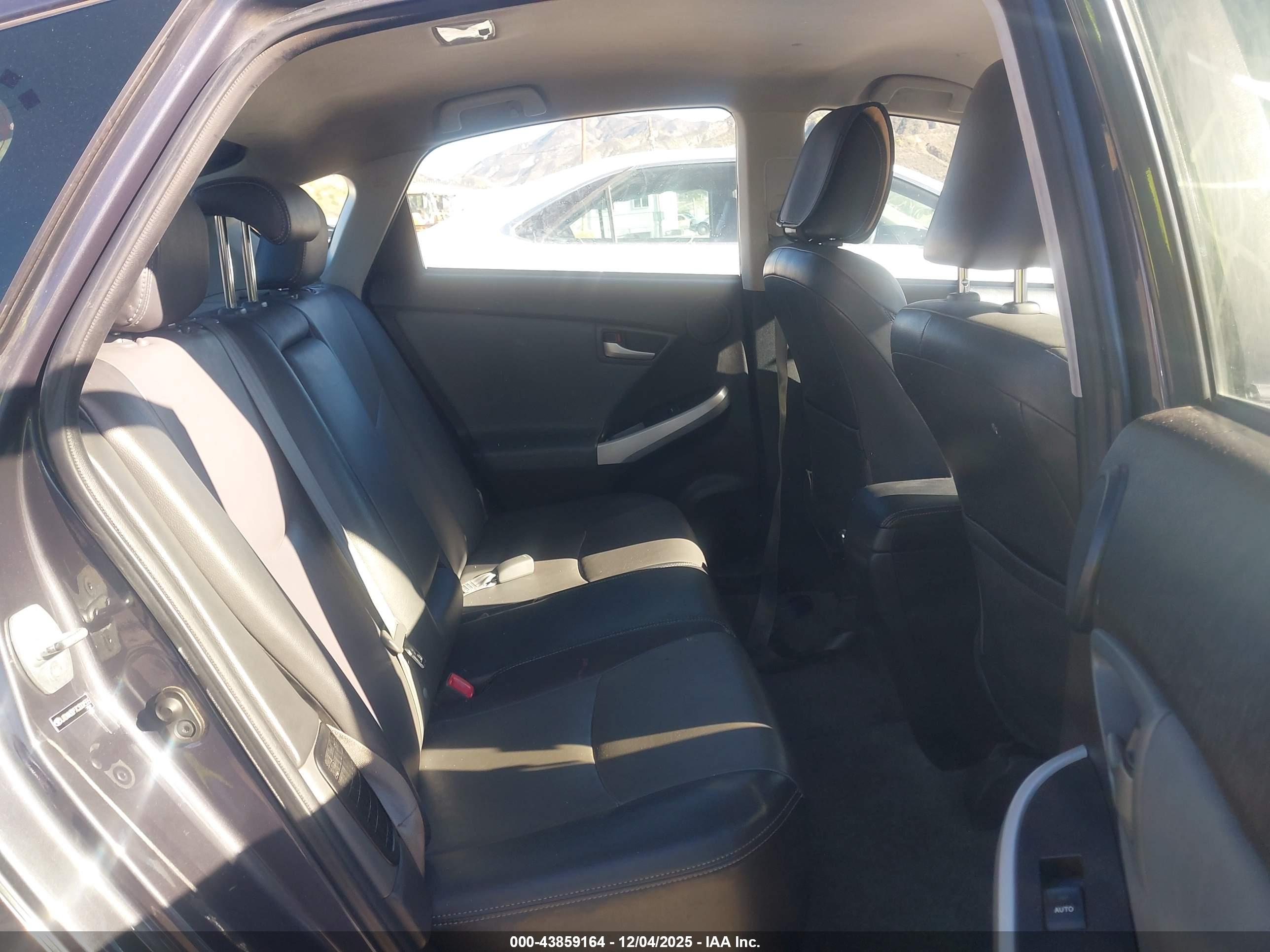 TOYOTA PRIUS image 8
