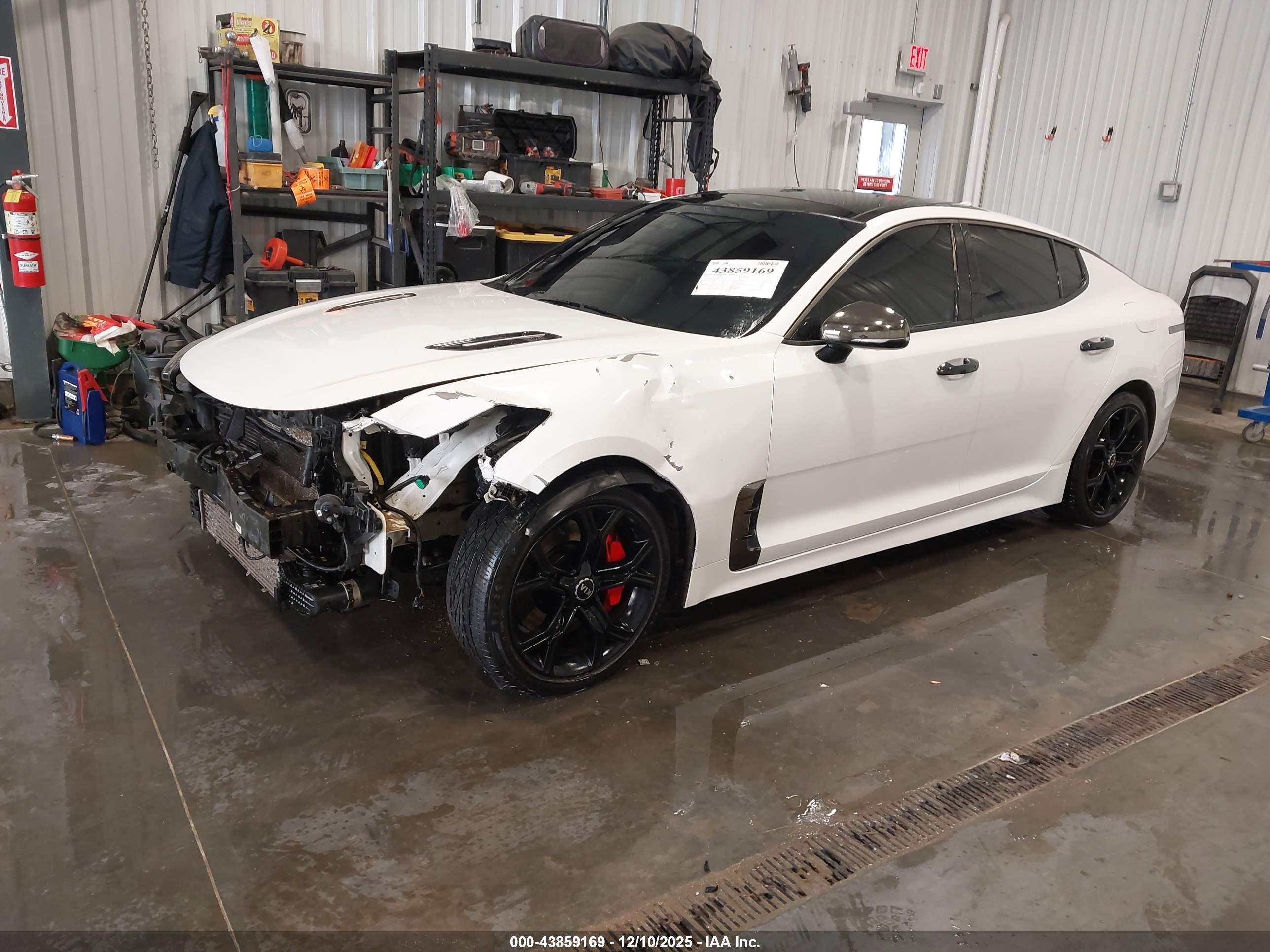 KIA STINGER image 2