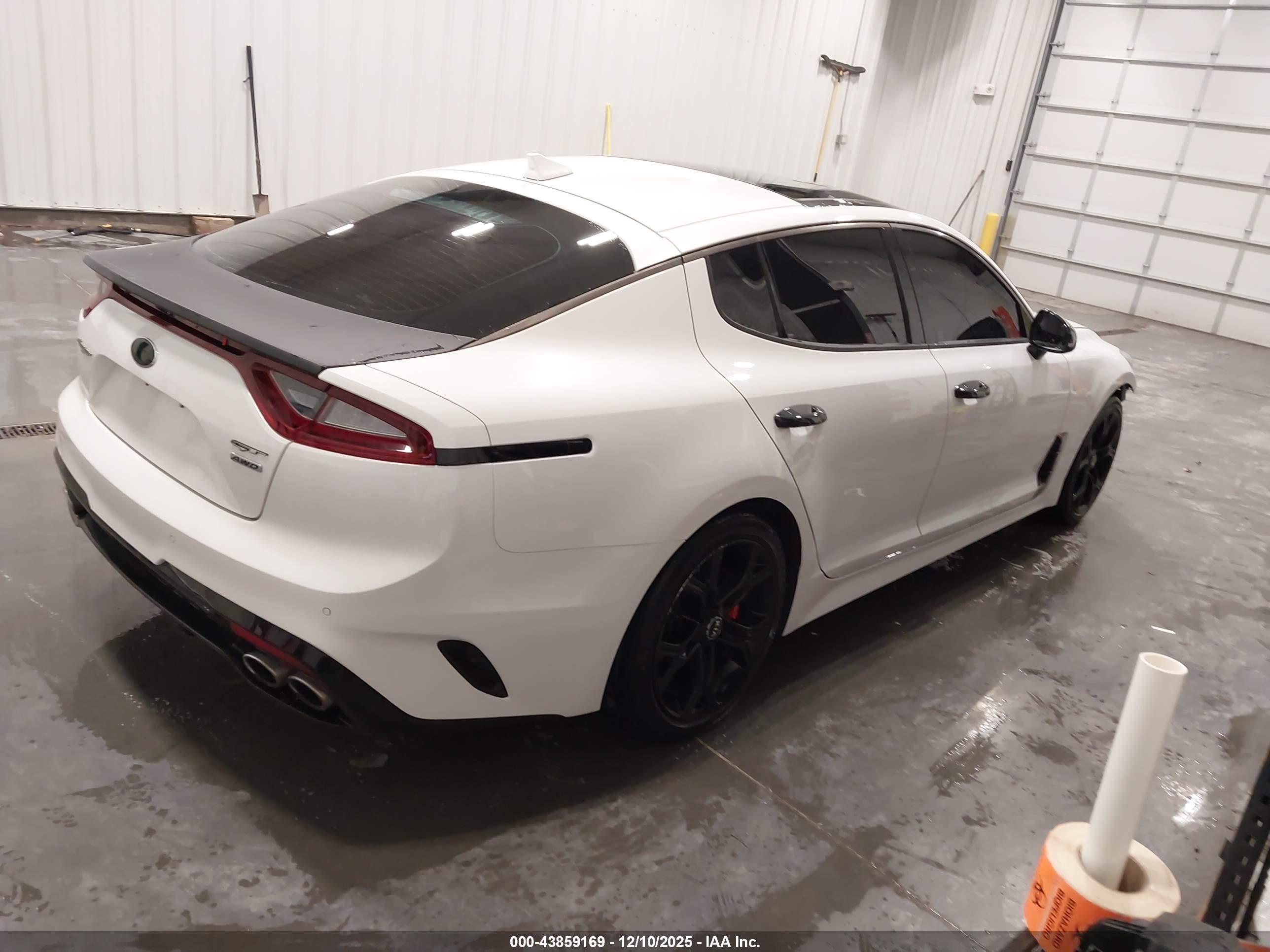 KIA STINGER image 4