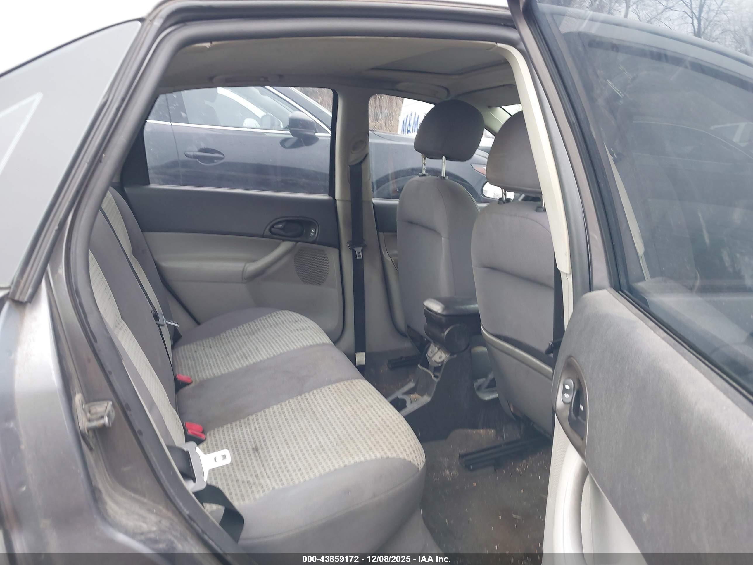 FORD FOCUS image 8