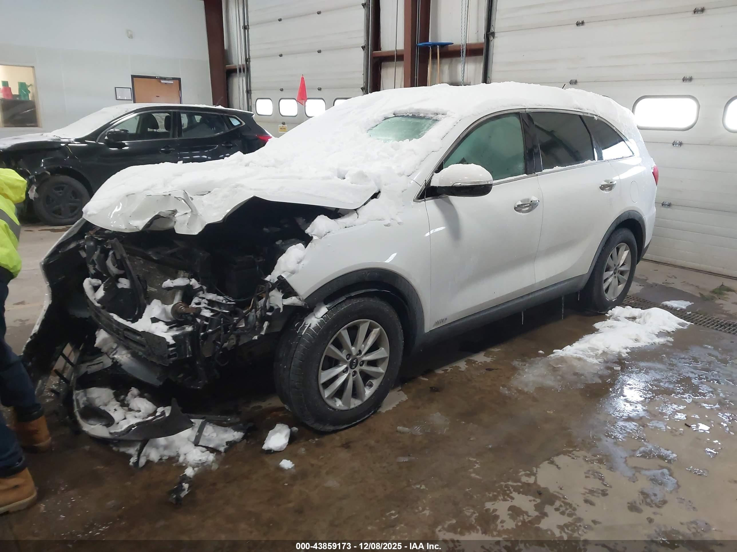KIA SORENTO image 2