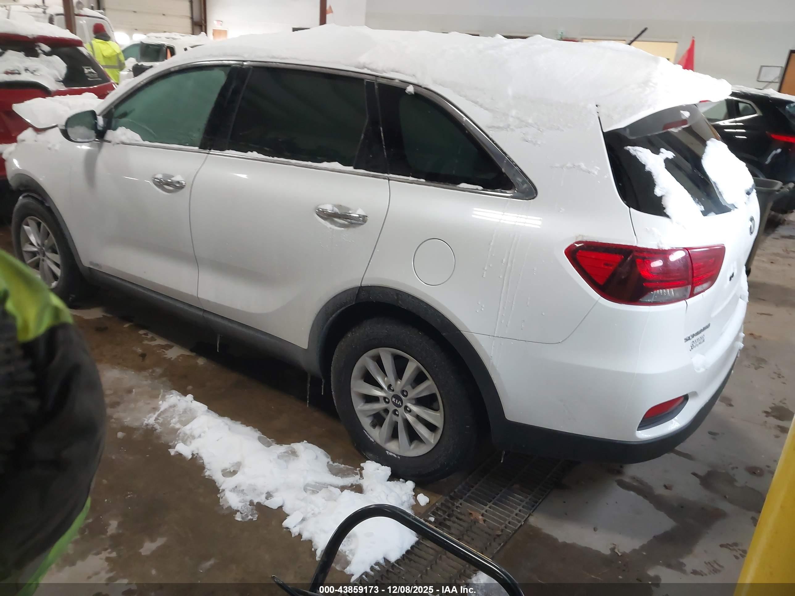 KIA SORENTO image 3