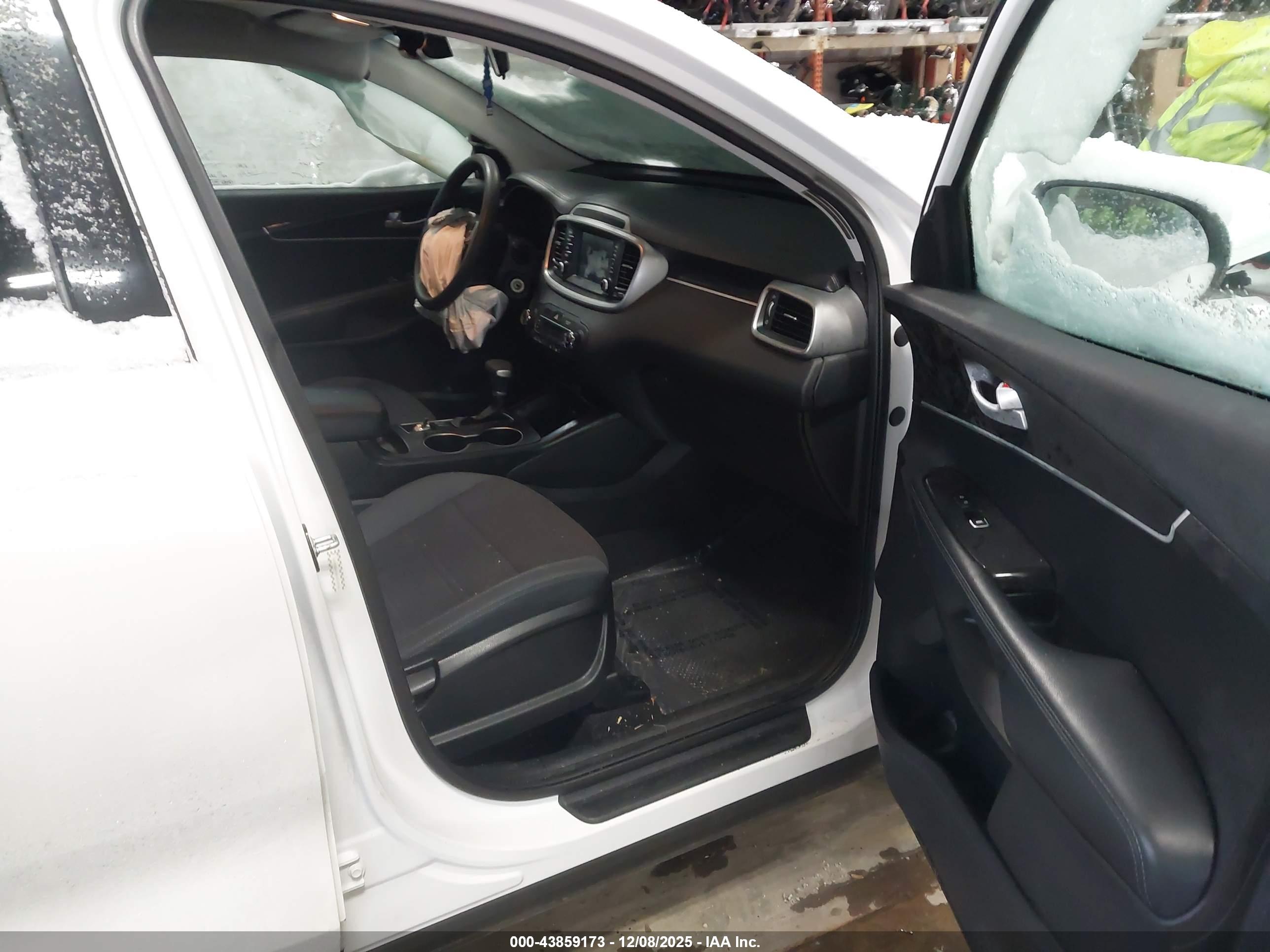 KIA SORENTO image 5