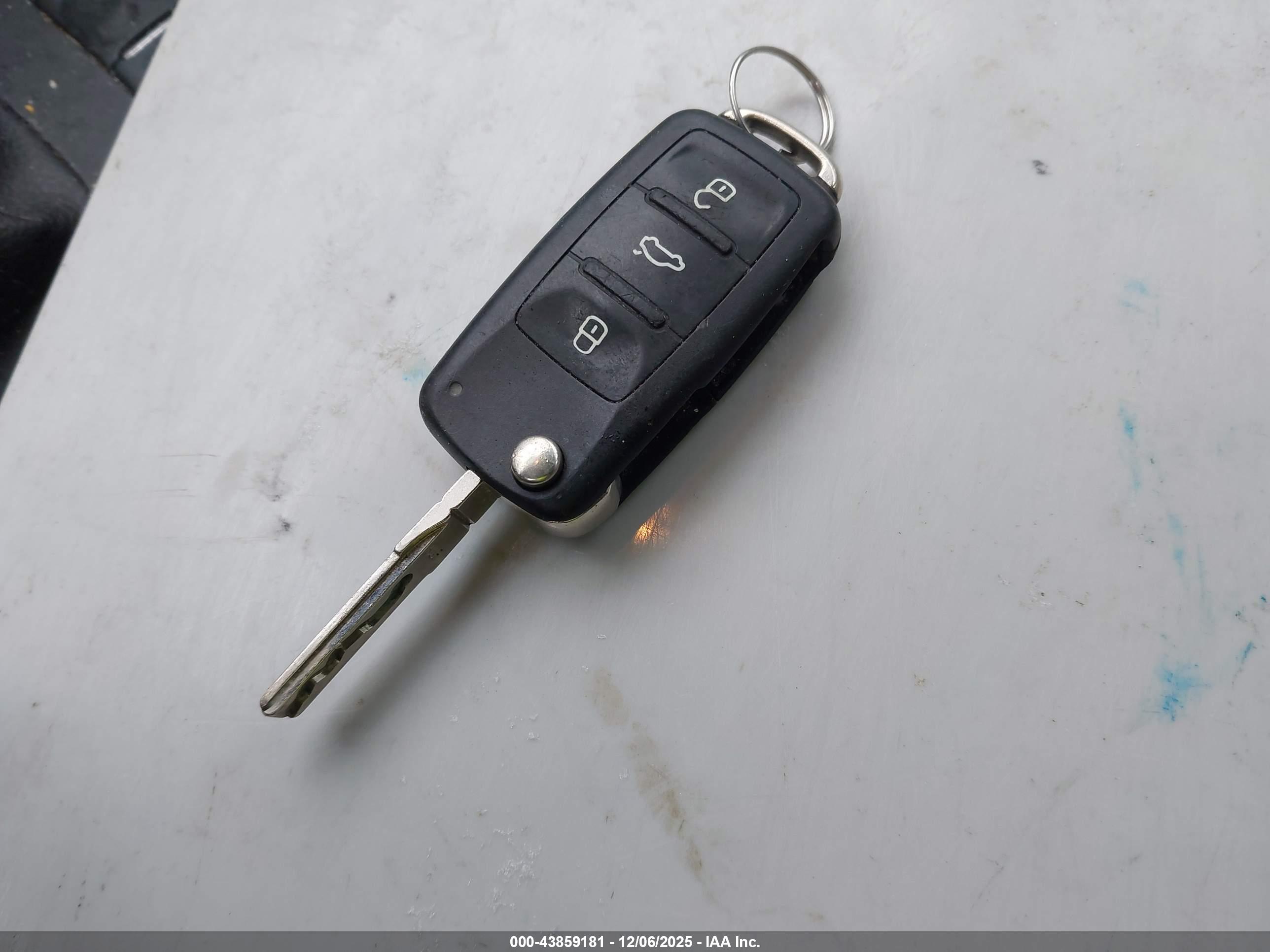 VOLKSWAGEN PASSAT image 11