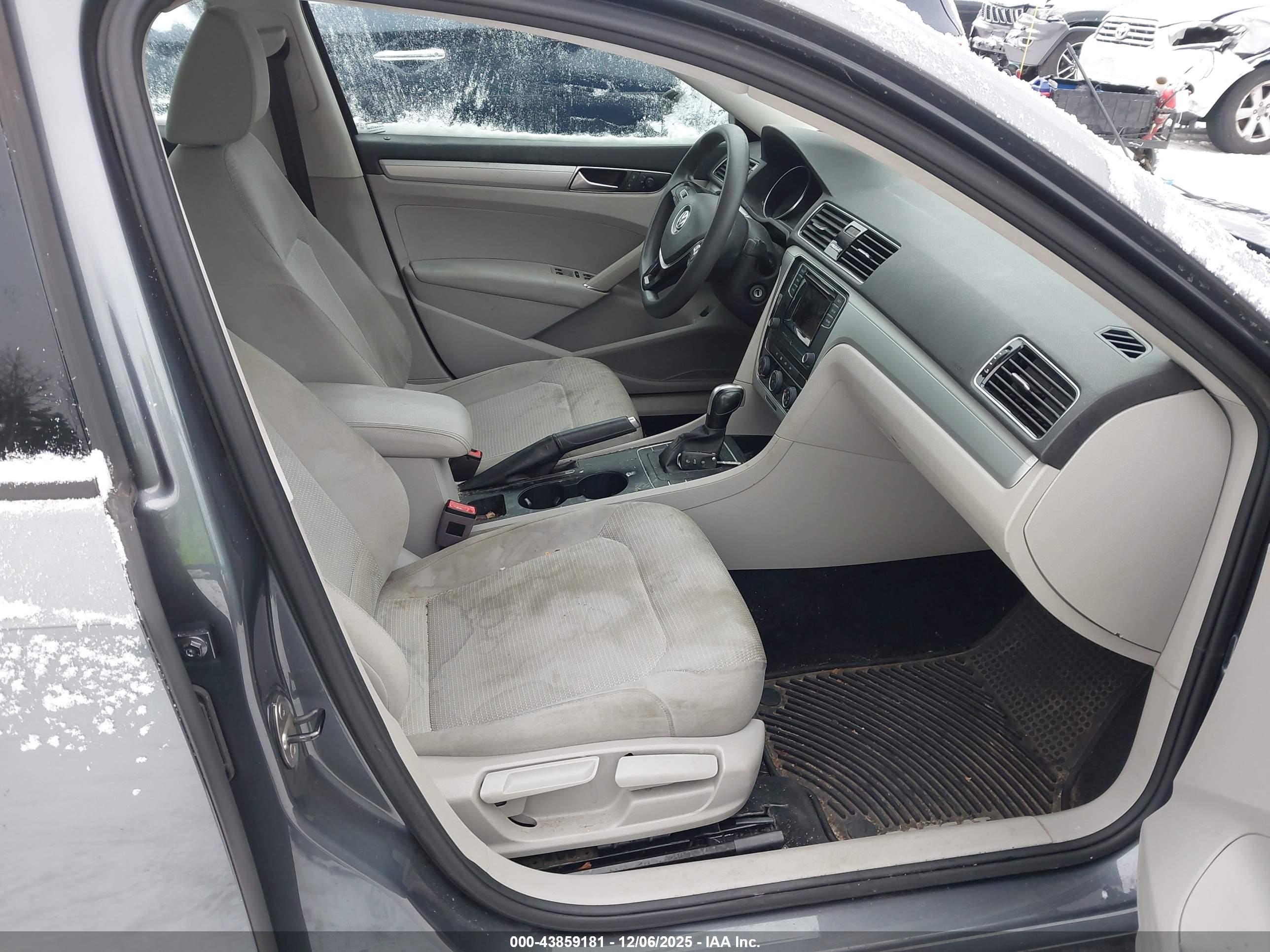 VOLKSWAGEN PASSAT image 5