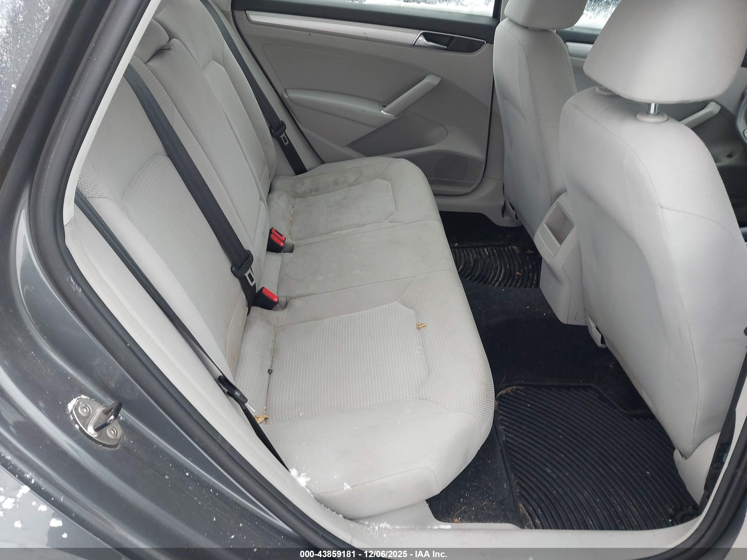 VOLKSWAGEN PASSAT image 8