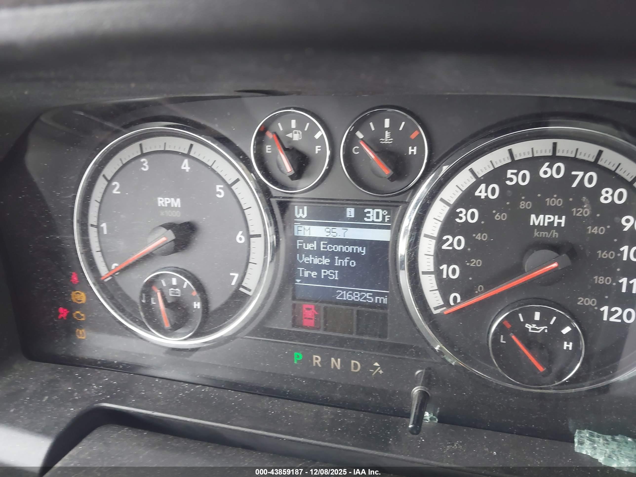 DODGE RAM image 7